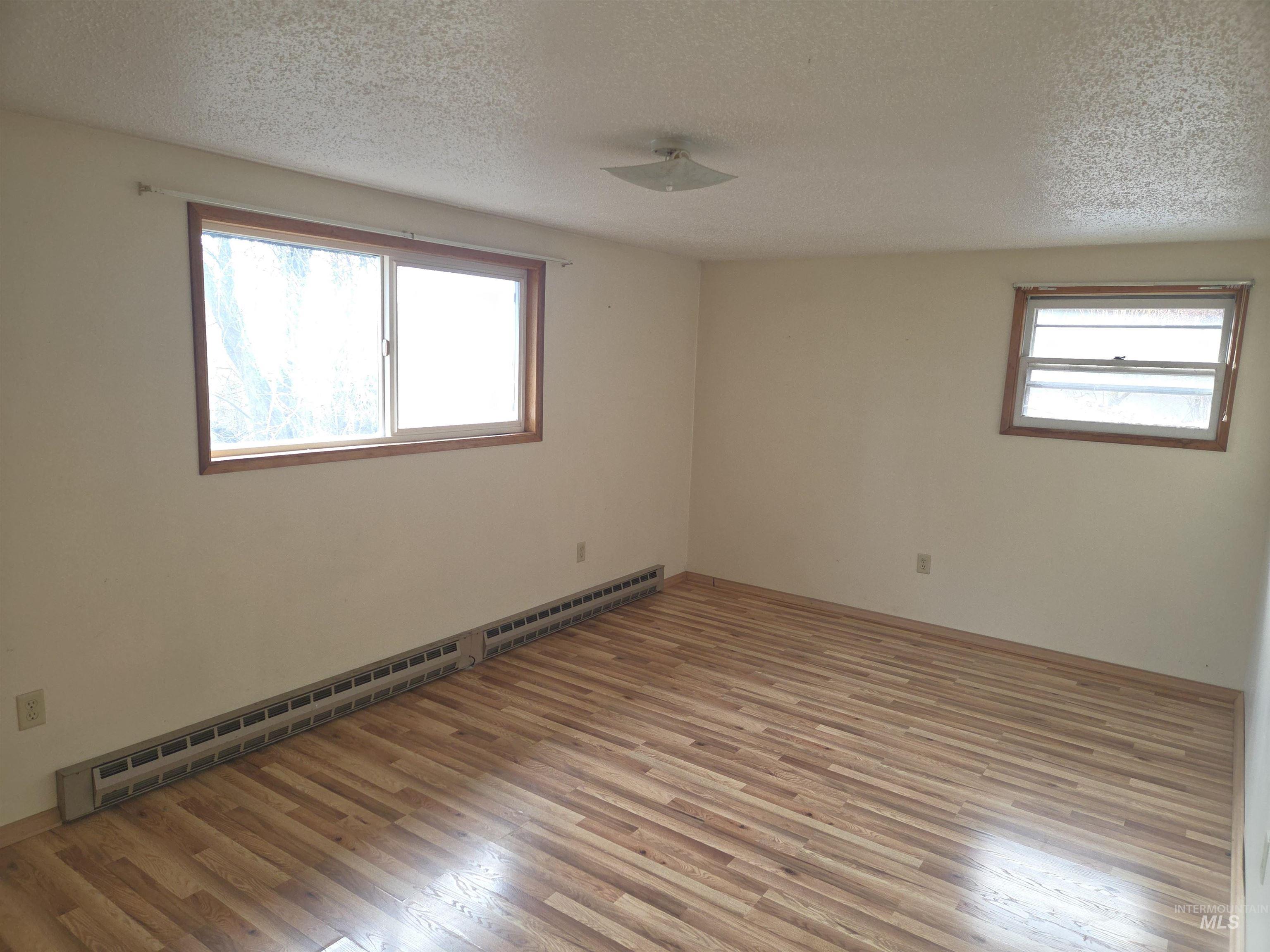 422 N Grant, Moscow, Idaho 83843, 4 Bedrooms, 2 Bathrooms, Residential For Sale, Price $369,000, 98968333