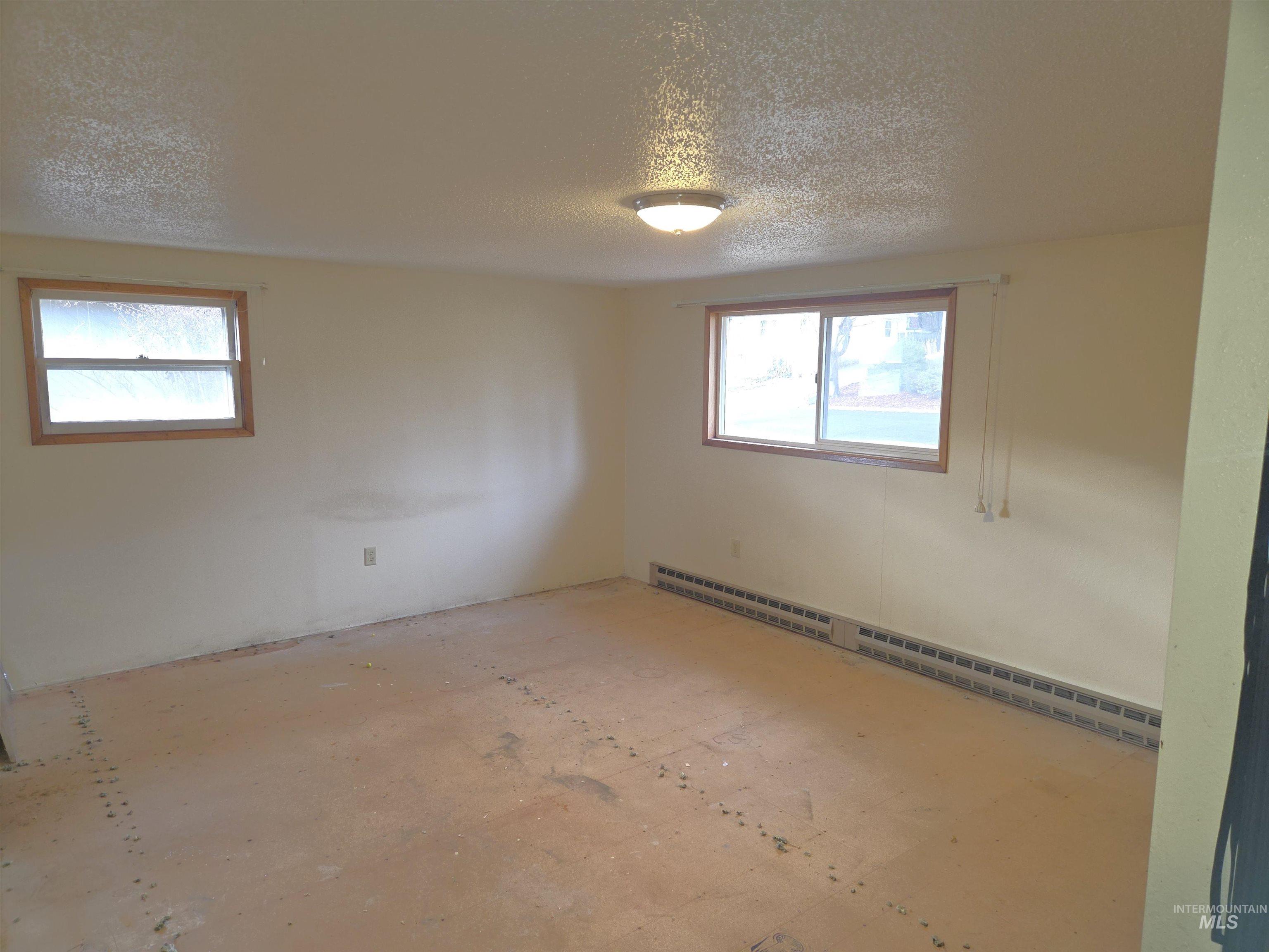 422 N Grant, Moscow, Idaho 83843, 4 Bedrooms, 2 Bathrooms, Residential For Sale, Price $369,000, 98968333