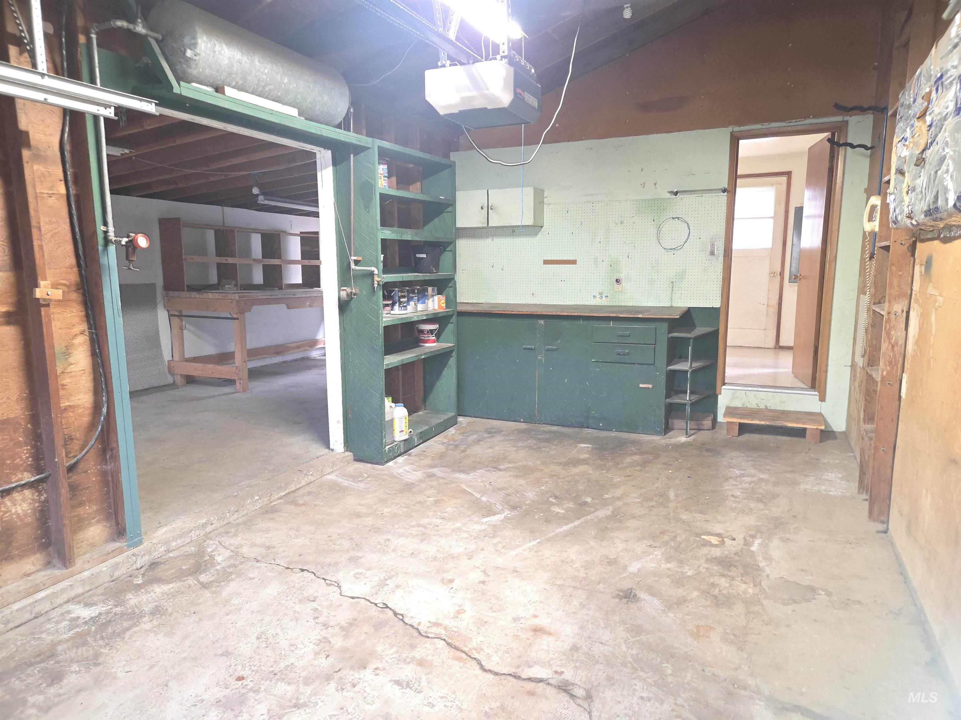 422 N Grant, Moscow, Idaho 83843, 4 Bedrooms, 2 Bathrooms, Residential For Sale, Price $369,000, 98968333