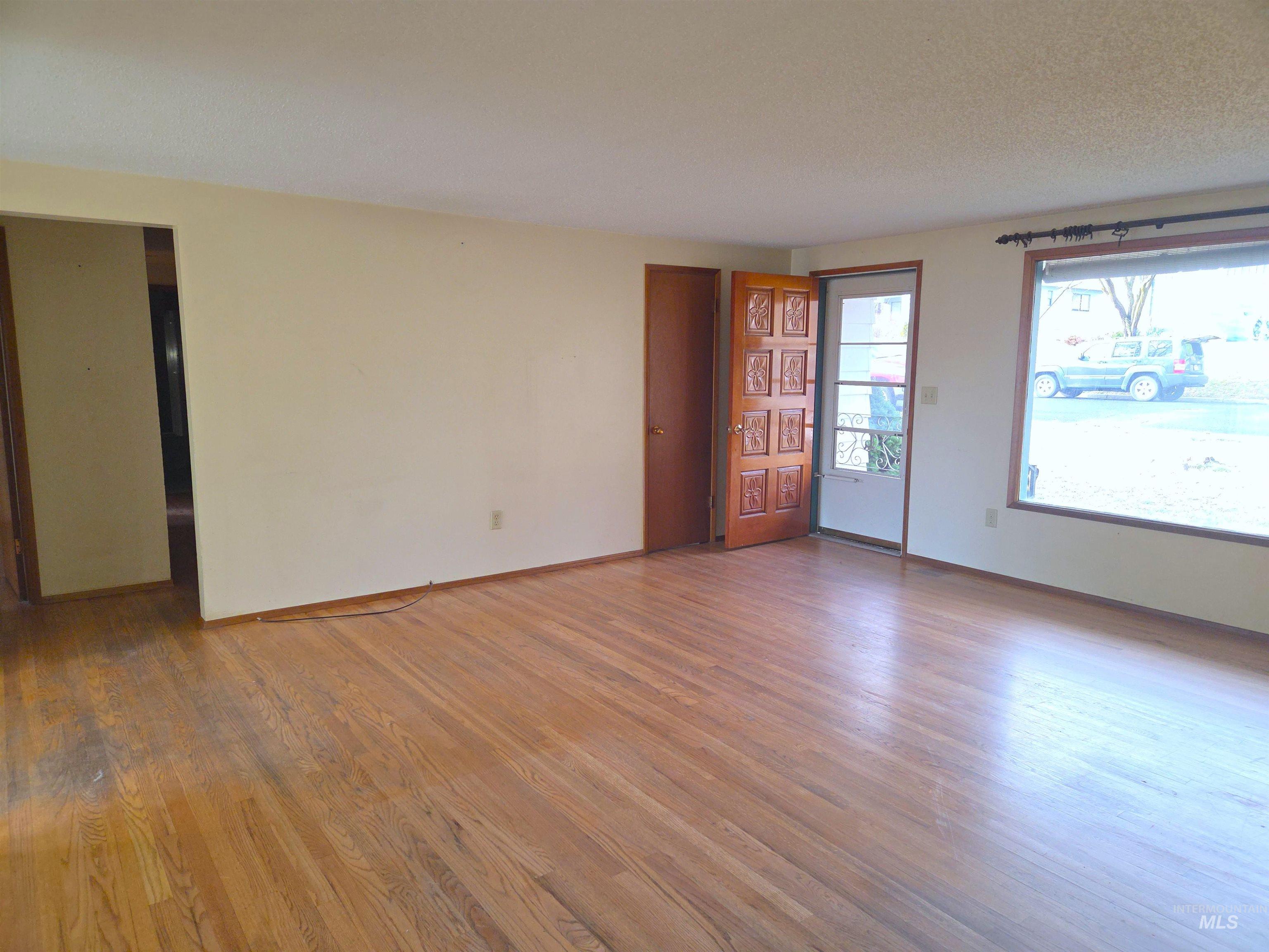 422 N Grant, Moscow, Idaho 83843, 4 Bedrooms, 2 Bathrooms, Residential For Sale, Price $369,000, 98968333