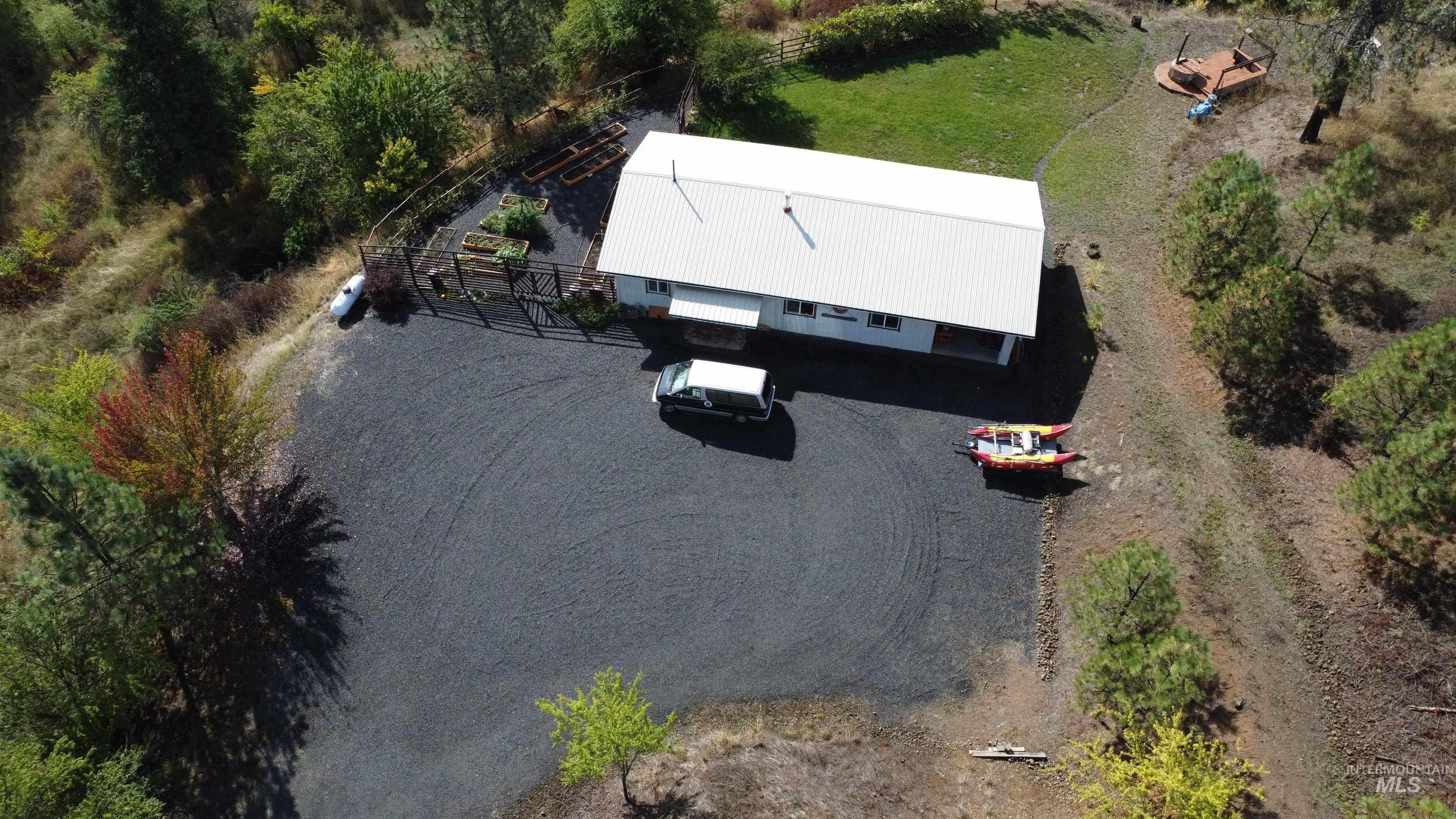 Aerial view of property and surrounding area
