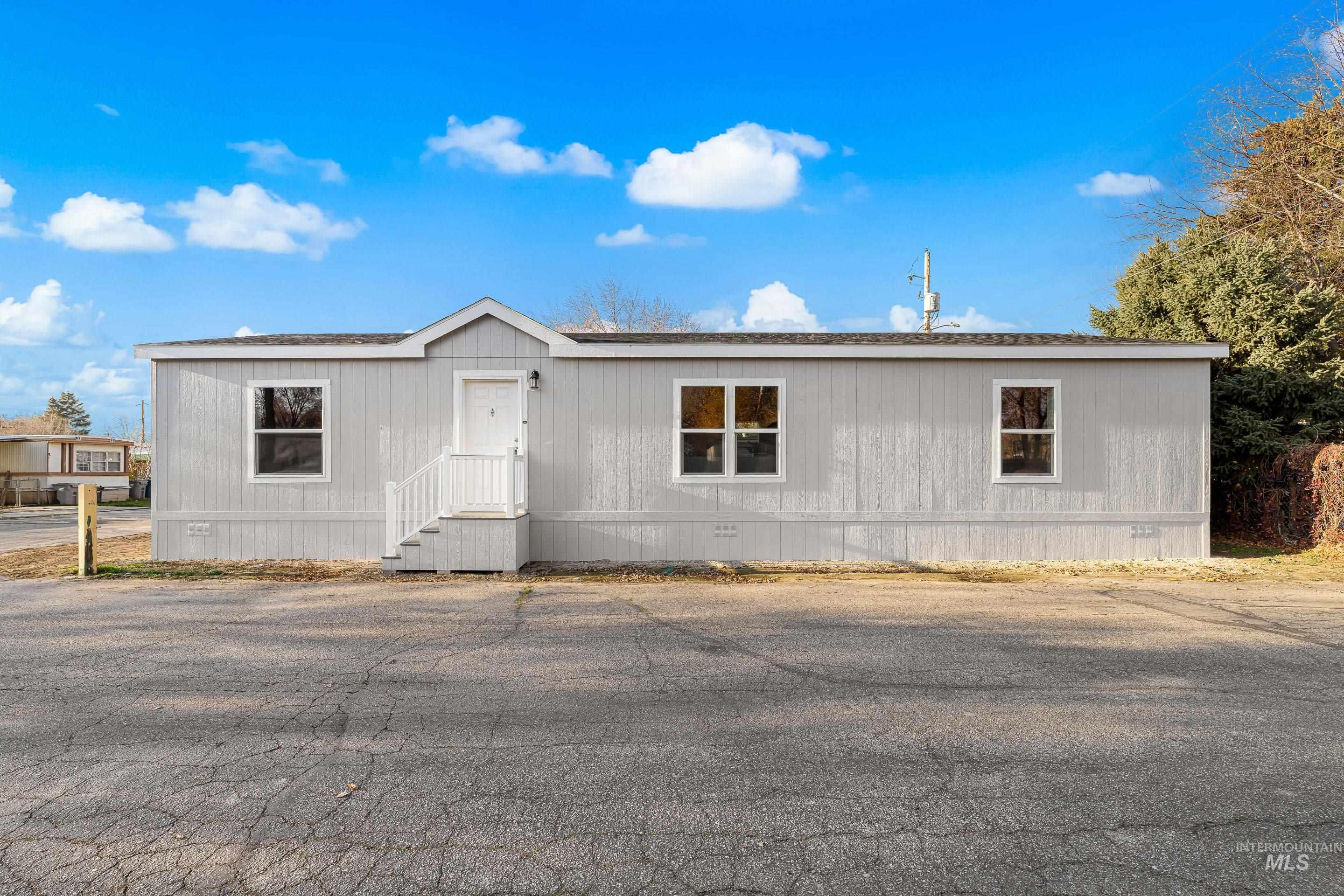 View of manufactured / mobile home