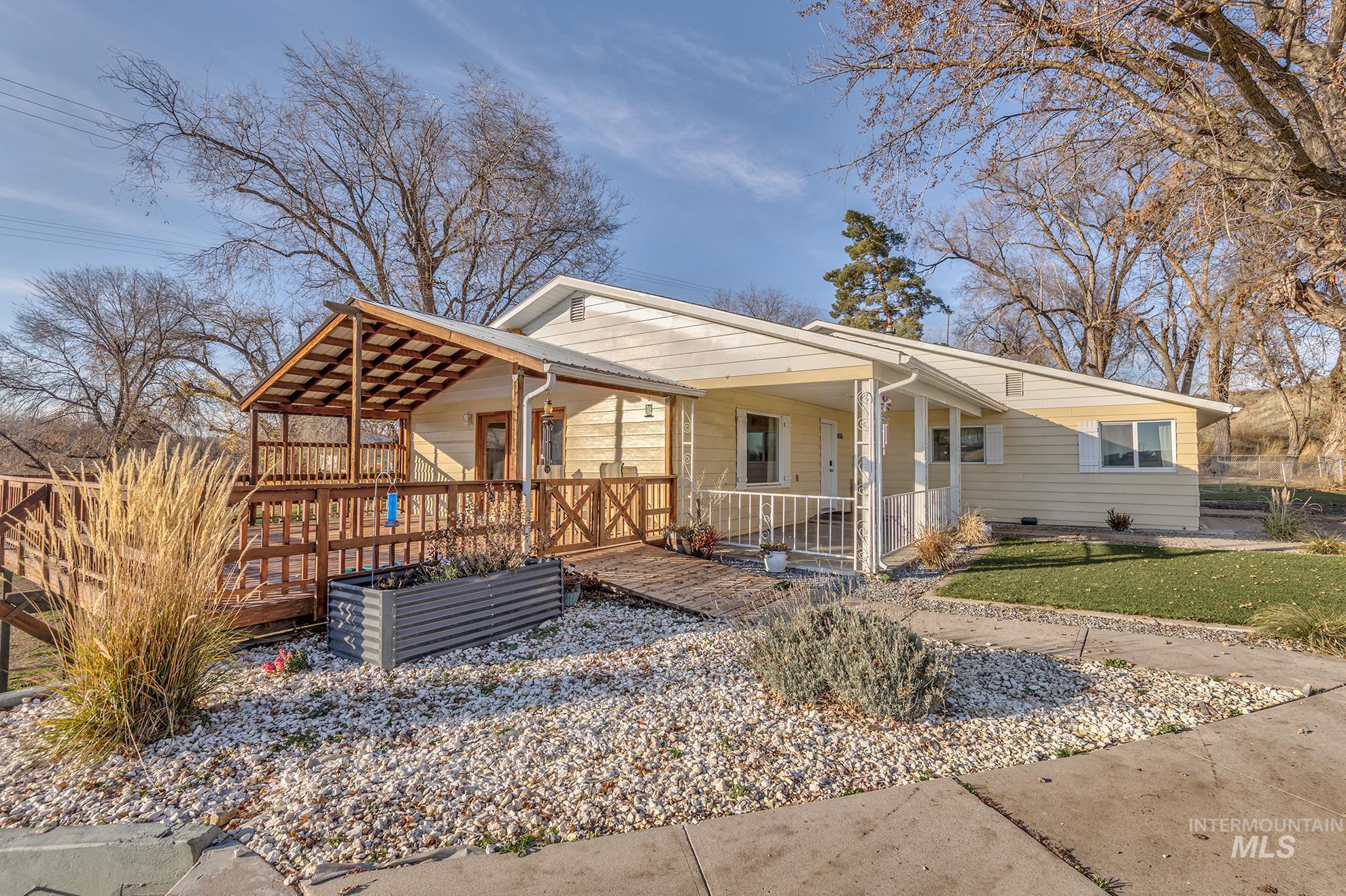 4555 Hyline Rd, Ontario, Oregon 97914, 4 Bedrooms, 1.5 Bathrooms, Residential For Sale, Price $475,000,MLS 98968389