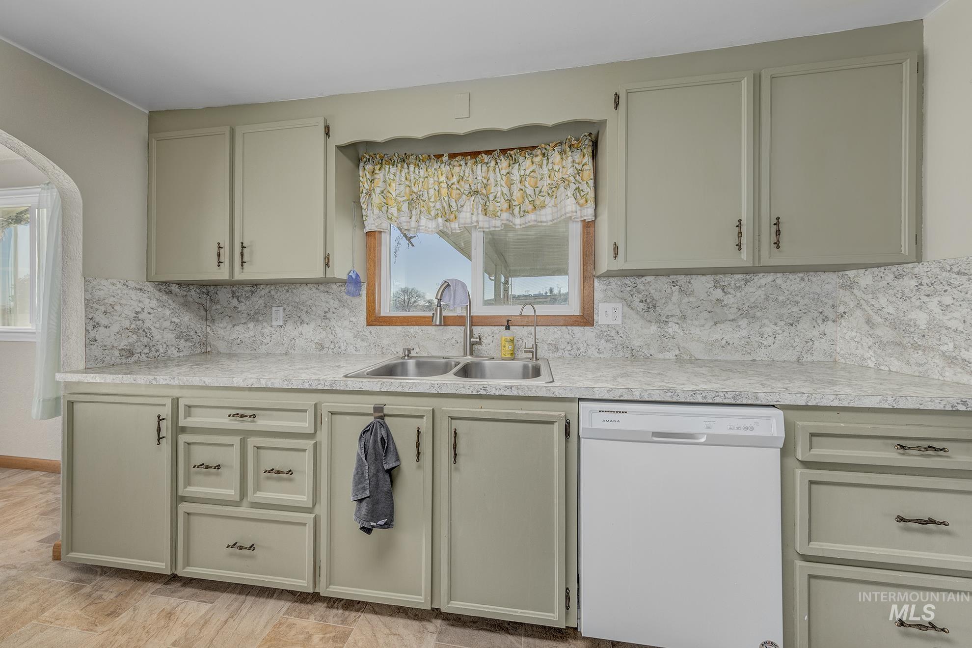 4555 Hyline Rd, Ontario, Oregon 97914, 4 Bedrooms, 1.5 Bathrooms, Residential For Sale, Price $475,000,MLS 98968389