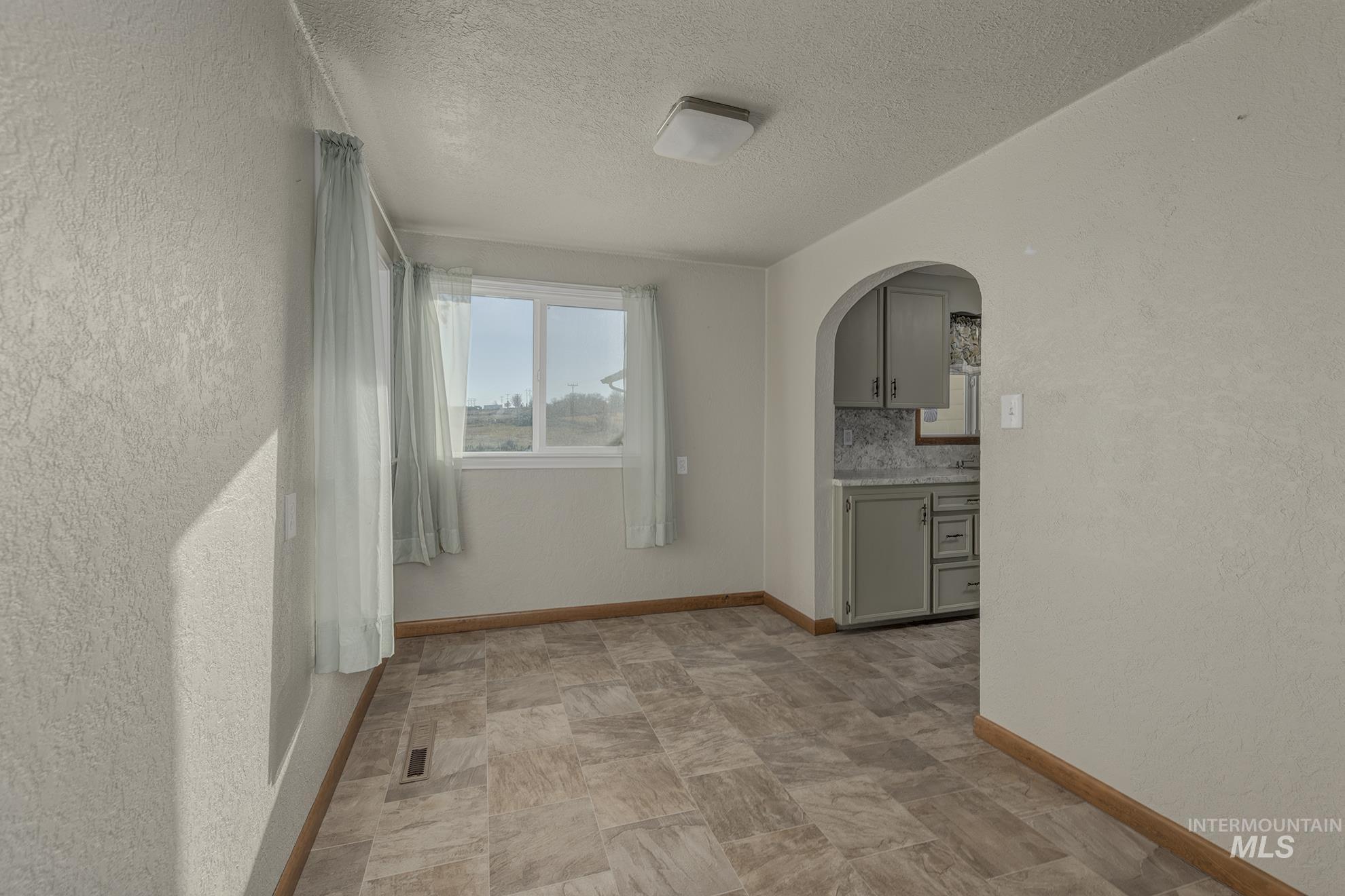 4555 Hyline Rd, Ontario, Oregon 97914, 4 Bedrooms, 1.5 Bathrooms, Residential For Sale, Price $475,000,MLS 98968389