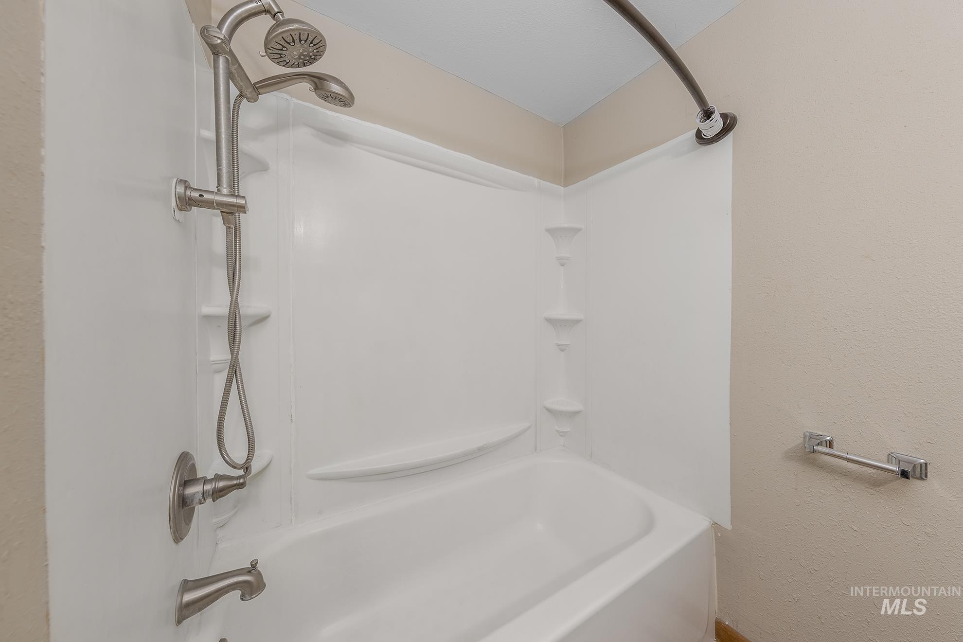 4555 Hyline Rd, Ontario, Oregon 97914, 4 Bedrooms, 1.5 Bathrooms, Residential For Sale, Price $475,000,MLS 98968389