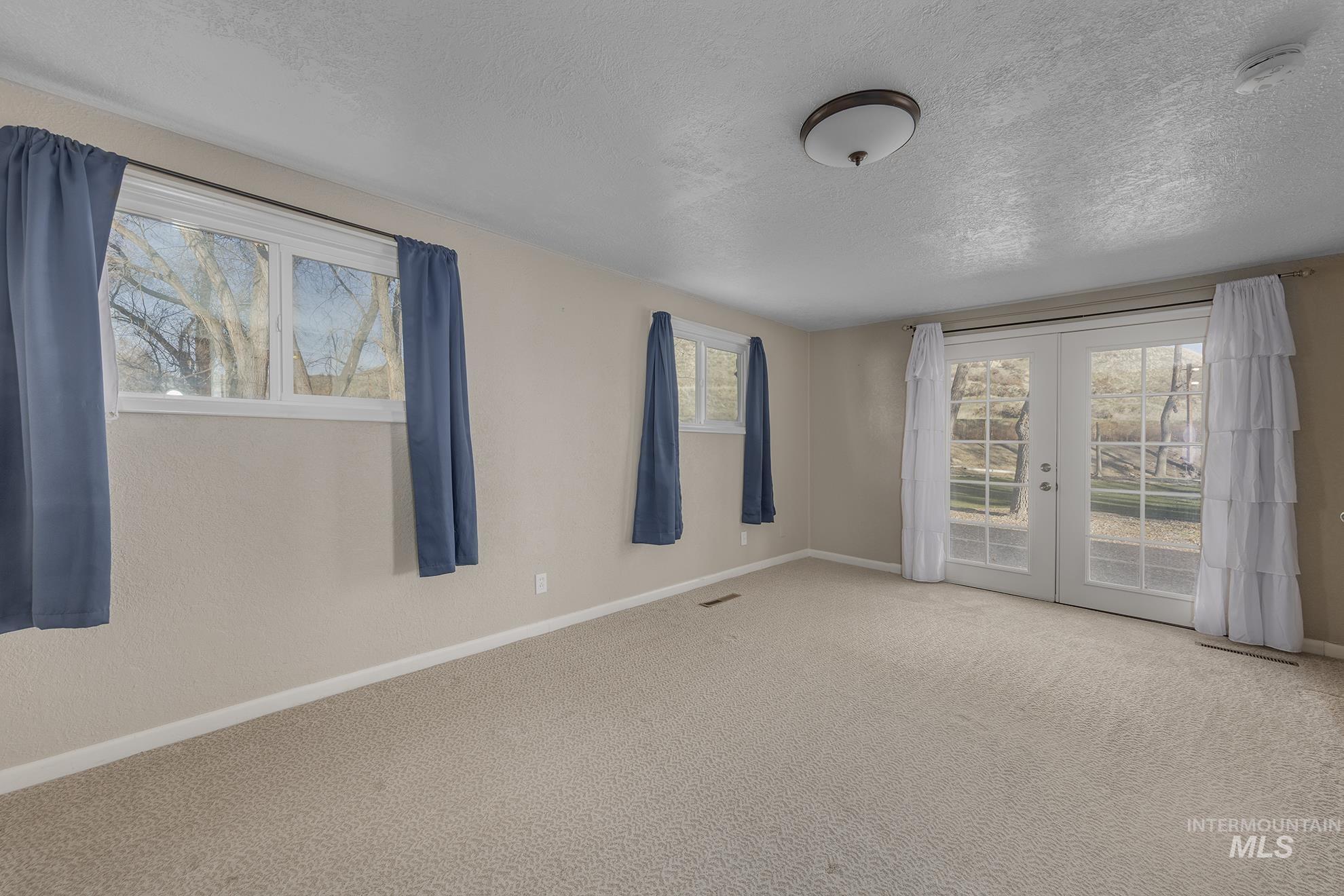 4555 Hyline Rd, Ontario, Oregon 97914, 4 Bedrooms, 1.5 Bathrooms, Residential For Sale, Price $475,000,MLS 98968389