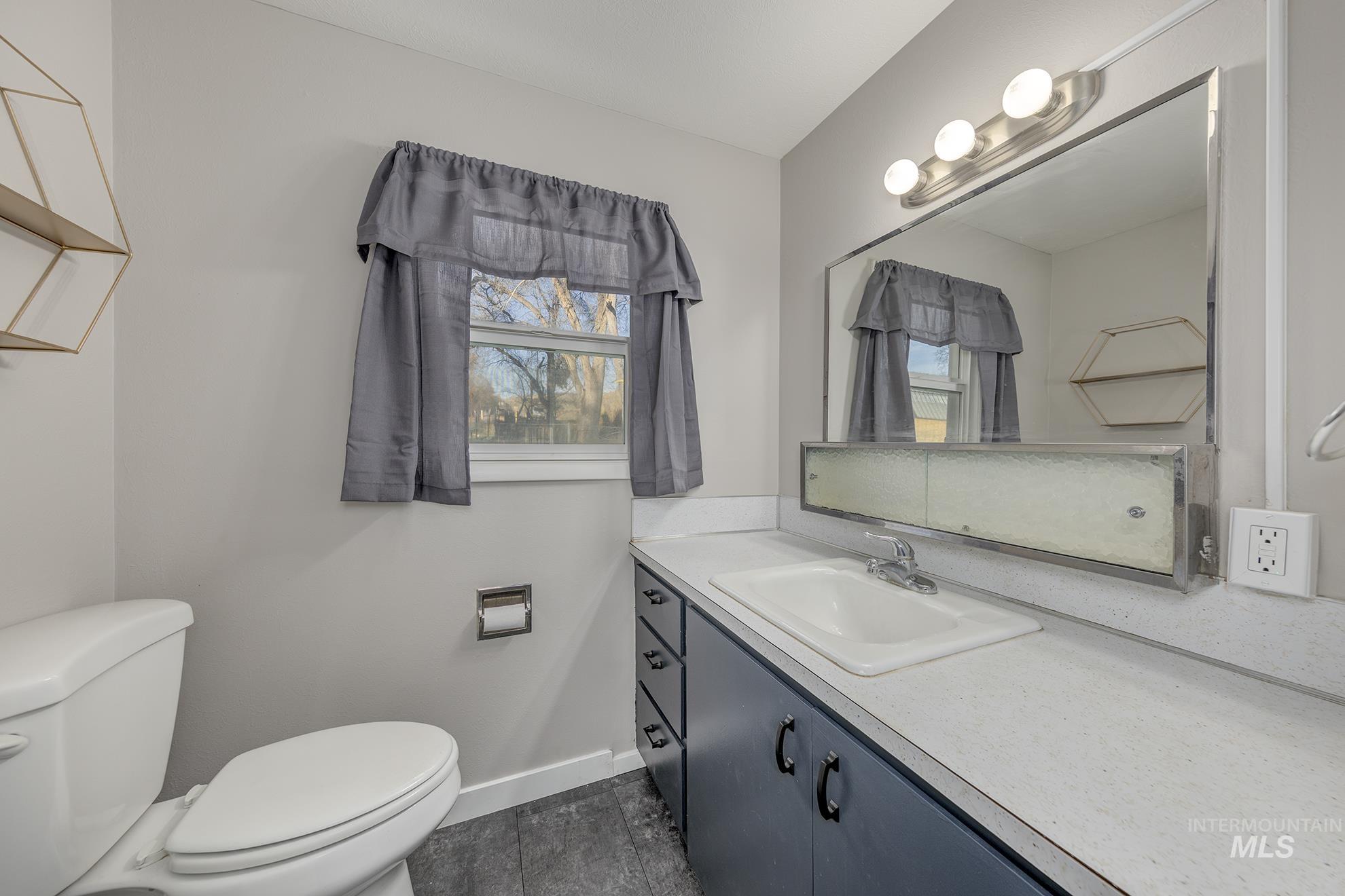 4555 Hyline Rd, Ontario, Oregon 97914, 4 Bedrooms, 1.5 Bathrooms, Residential For Sale, Price $475,000,MLS 98968389