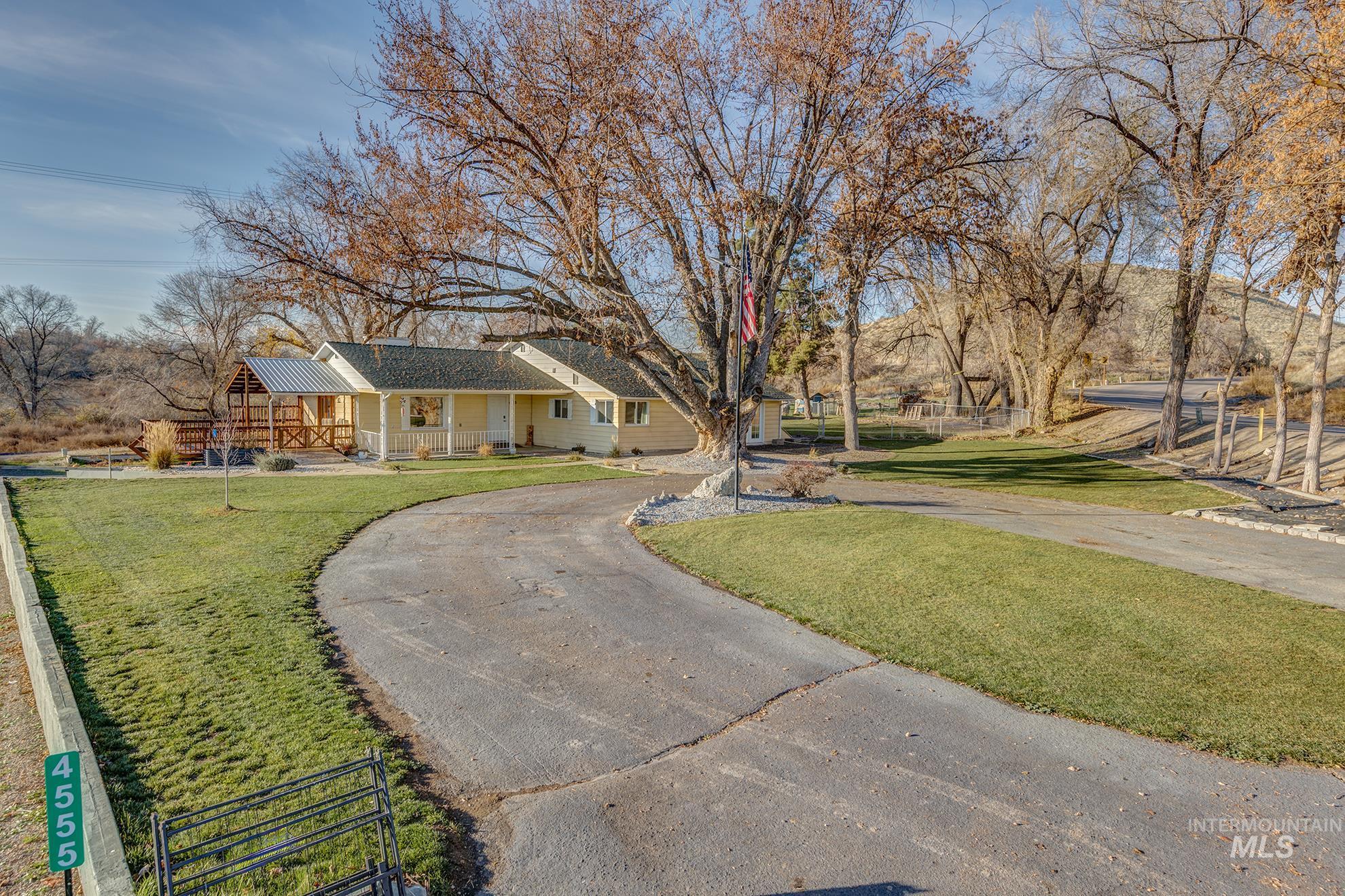 4555 Hyline Rd, Ontario, Oregon 97914, 4 Bedrooms, 1.5 Bathrooms, Residential For Sale, Price $475,000,MLS 98968389