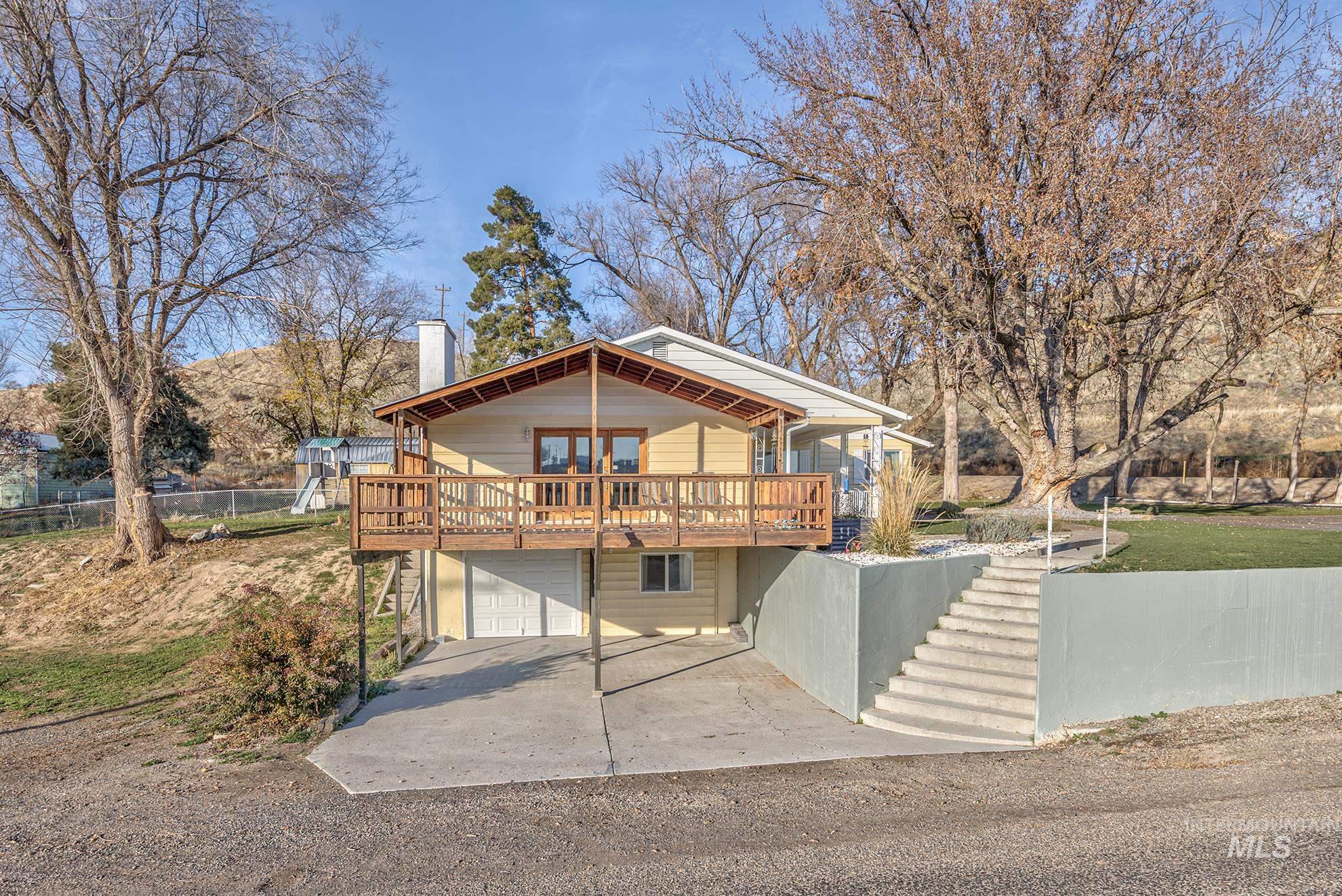 4555 Hyline Rd, Ontario, Oregon 97914, 4 Bedrooms, 1.5 Bathrooms, Residential For Sale, Price $475,000,MLS 98968389