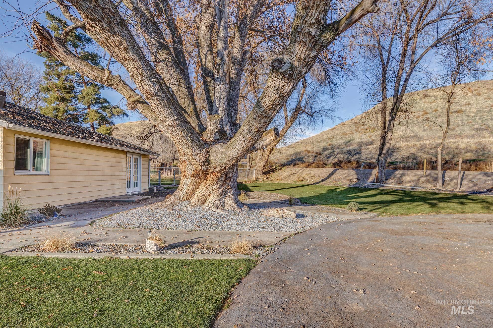 4555 Hyline Rd, Ontario, Oregon 97914, 4 Bedrooms, 1.5 Bathrooms, Residential For Sale, Price $475,000,MLS 98968389