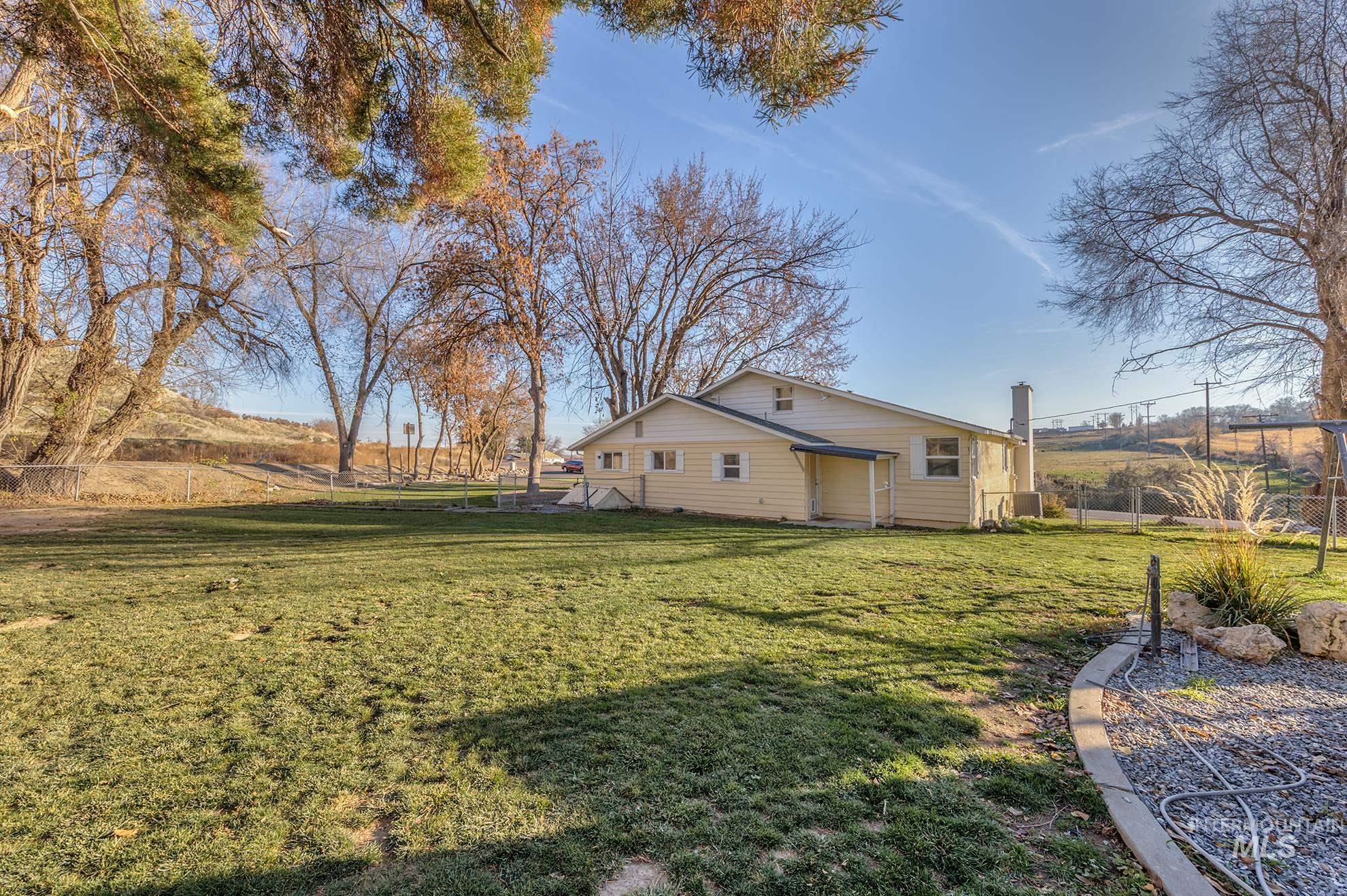 4555 Hyline Rd, Ontario, Oregon 97914, 4 Bedrooms, 1.5 Bathrooms, Residential For Sale, Price $475,000,MLS 98968389