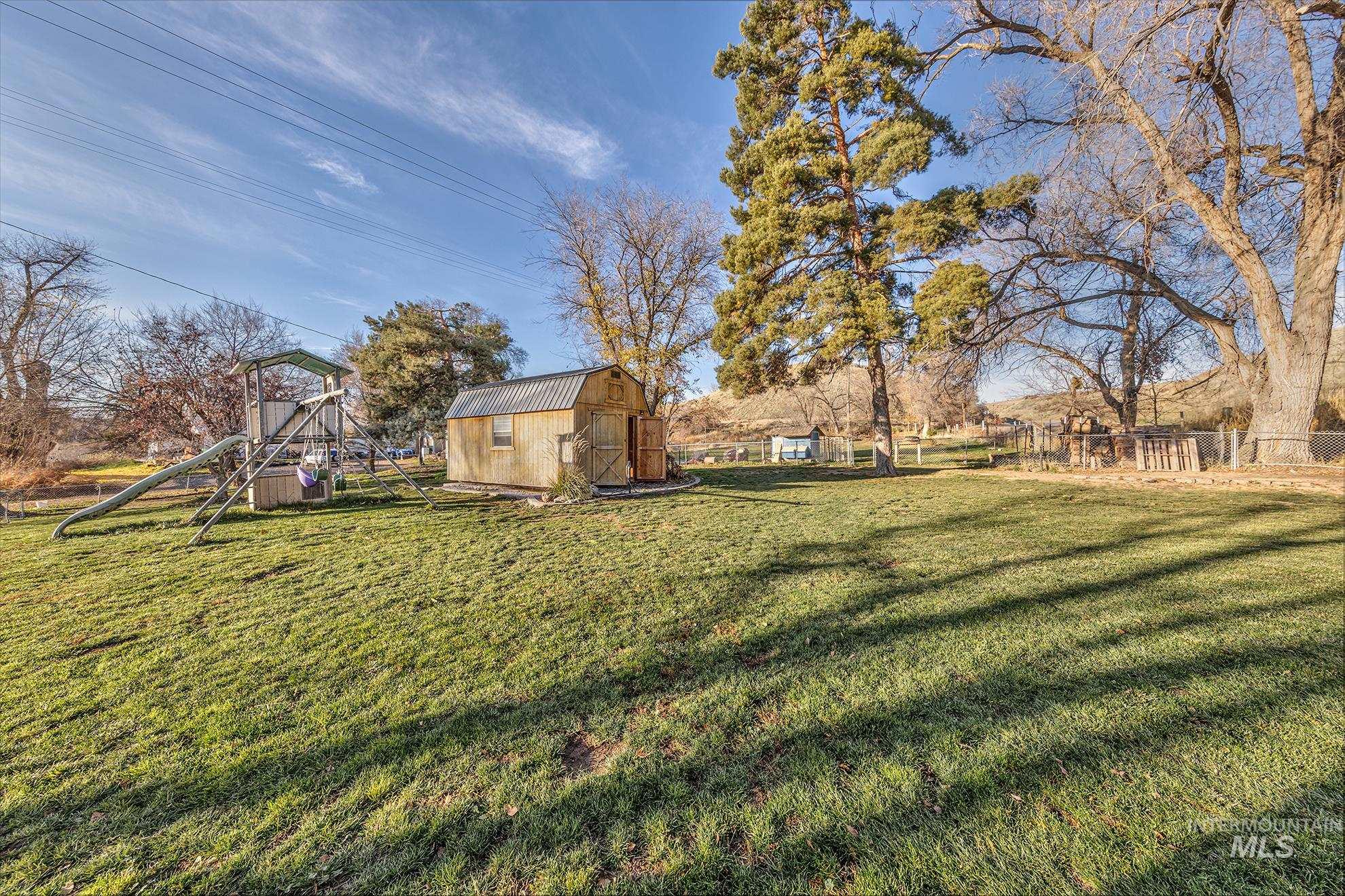 4555 Hyline Rd, Ontario, Oregon 97914, 4 Bedrooms, 1.5 Bathrooms, Residential For Sale, Price $475,000,MLS 98968389