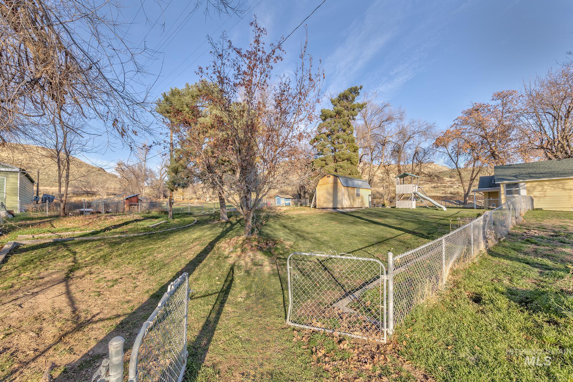 4555 Hyline Rd, Ontario, Oregon 97914, 4 Bedrooms, 1.5 Bathrooms, Residential For Sale, Price $475,000,MLS 98968389