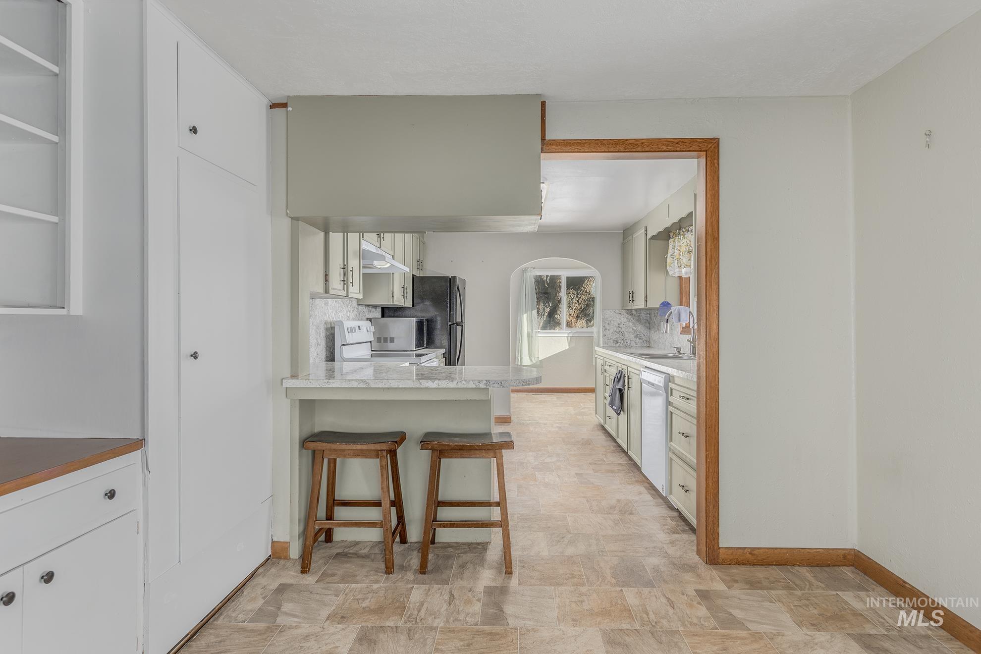 4555 Hyline Rd, Ontario, Oregon 97914, 4 Bedrooms, 1.5 Bathrooms, Residential For Sale, Price $475,000,MLS 98968389