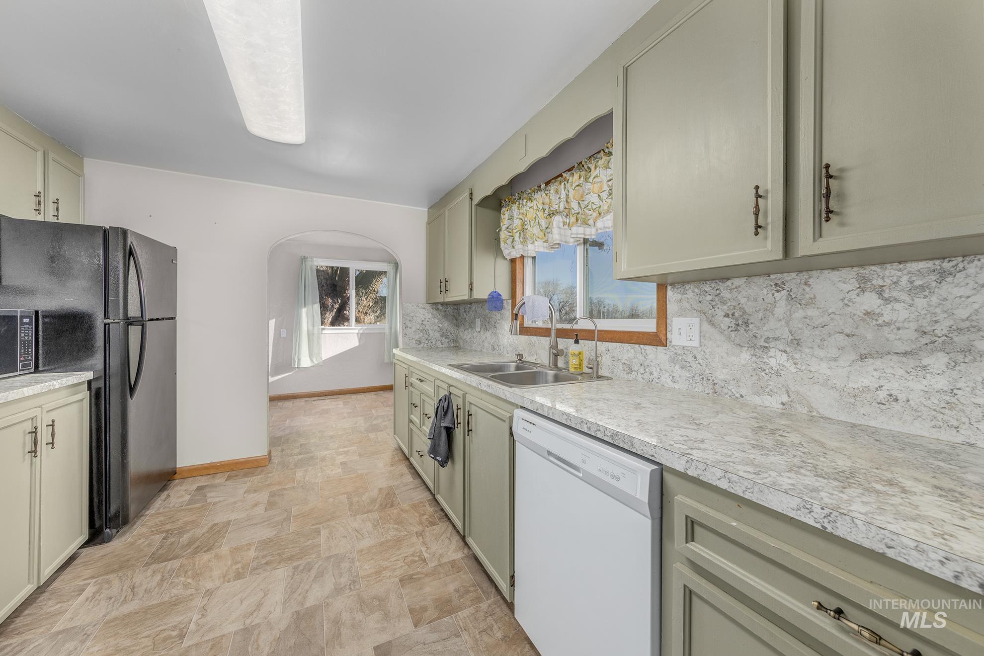 4555 Hyline Rd, Ontario, Oregon 97914, 4 Bedrooms, 1.5 Bathrooms, Residential For Sale, Price $475,000,MLS 98968389