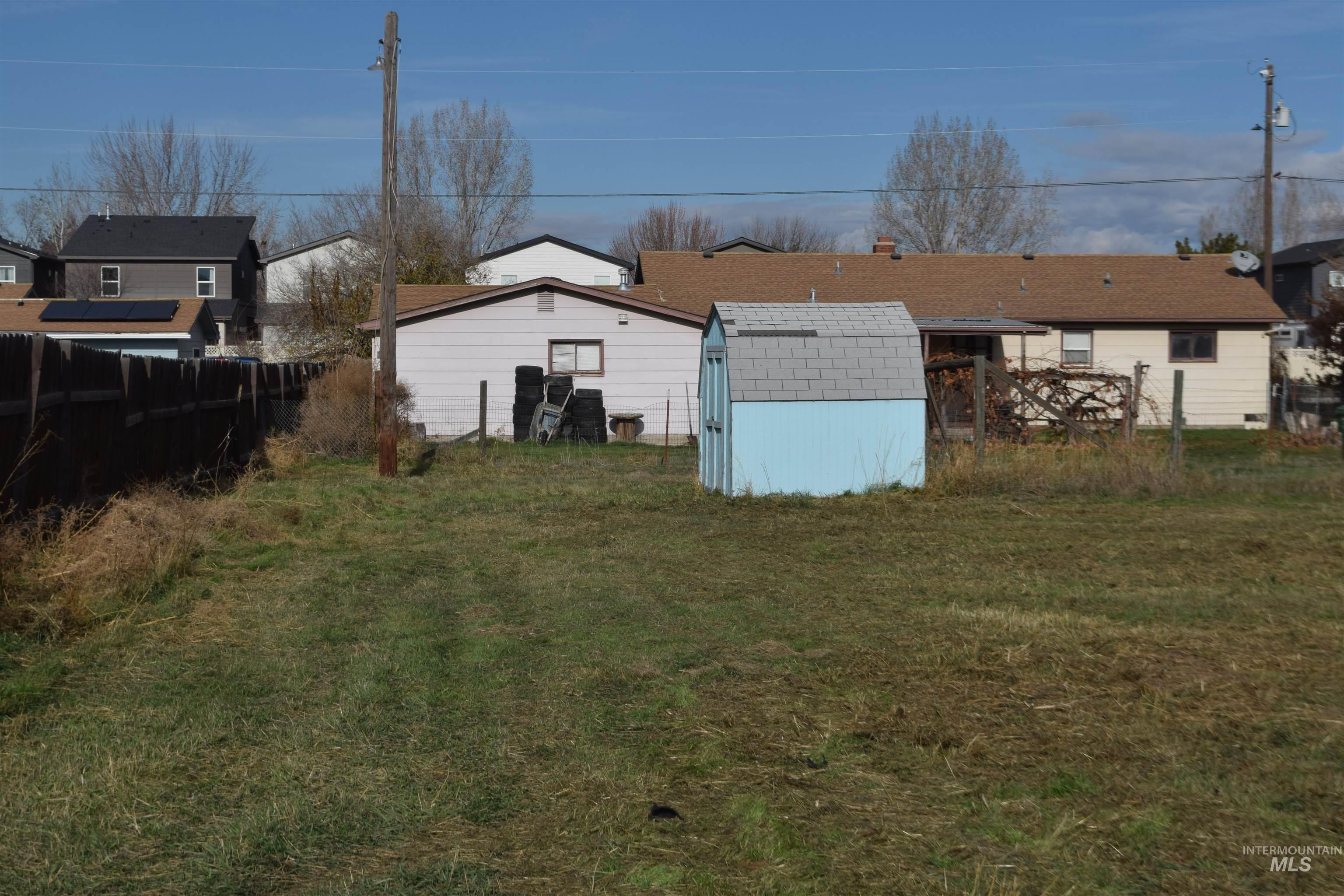 View of yard featuring a storage shed