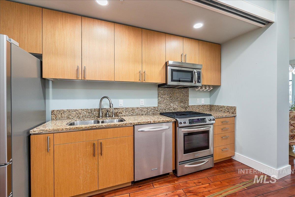 419 S 8th St STE 206, Boise, Idaho 83702-5516, 2 Bedrooms, 1.5 Bathrooms, Residential For Sale, Price $600,000, 98968443