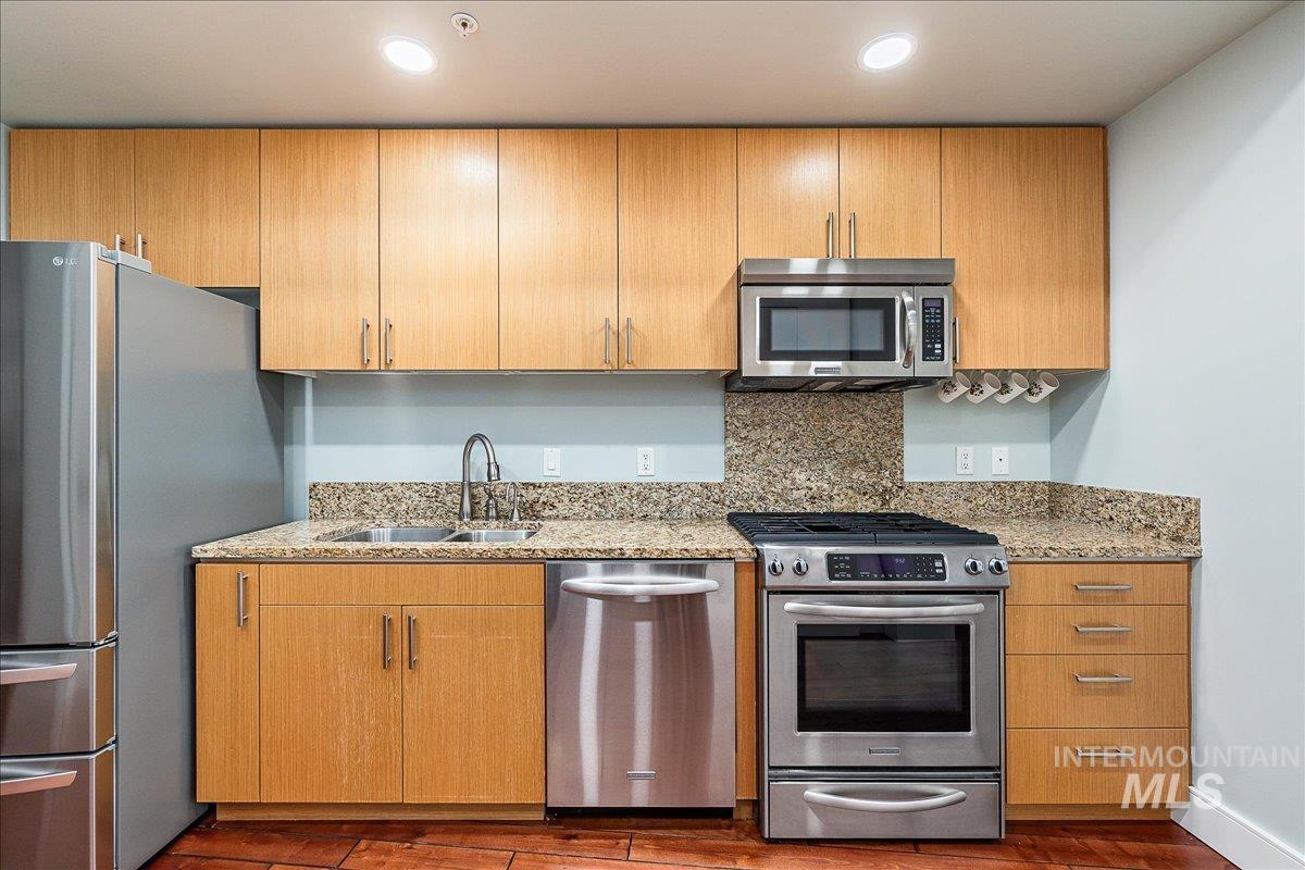 419 S 8th St STE 206, Boise, Idaho 83702-5516, 2 Bedrooms, 1.5 Bathrooms, Residential For Sale, Price $600,000, 98968443