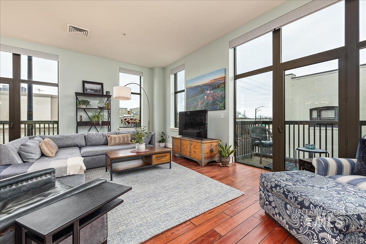 419 S 8th St STE 206, Boise, Idaho 83702-5516, 2 Bedrooms, 1.5 Bathrooms, Residential For Sale, Price $600,000, 98968443