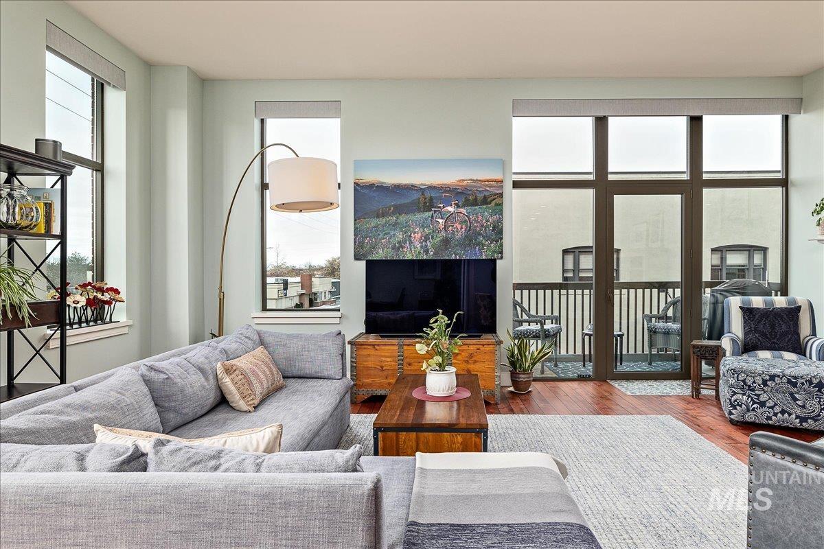 419 S 8th St STE 206, Boise, Idaho 83702-5516, 2 Bedrooms, 1.5 Bathrooms, Residential For Sale, Price $600,000, 98968443