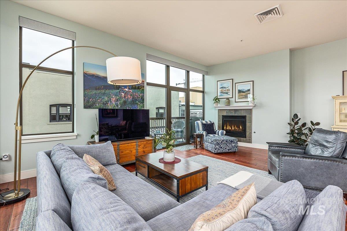 419 S 8th St STE 206, Boise, Idaho 83702-5516, 2 Bedrooms, 1.5 Bathrooms, Residential For Sale, Price $600,000, 98968443