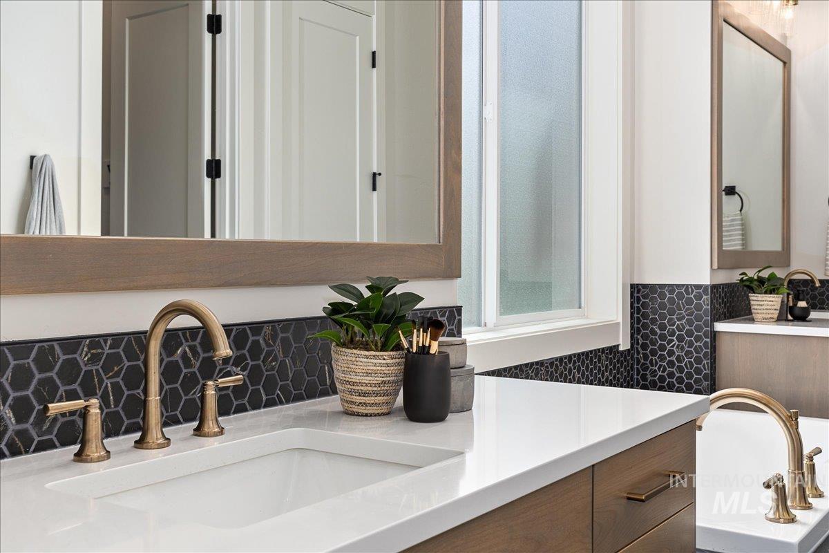 Bathroom with vanity and backsplash