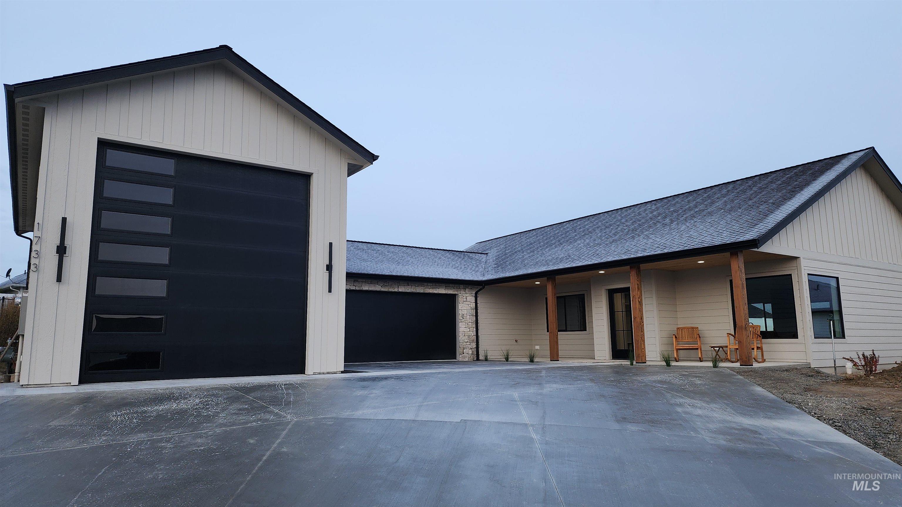 1733 Canyon Crest Way, Lewiston, Idaho 83501, 3 Bedrooms, 2.5 Bathrooms, Residential For Sale, Price $595,000, 98968484