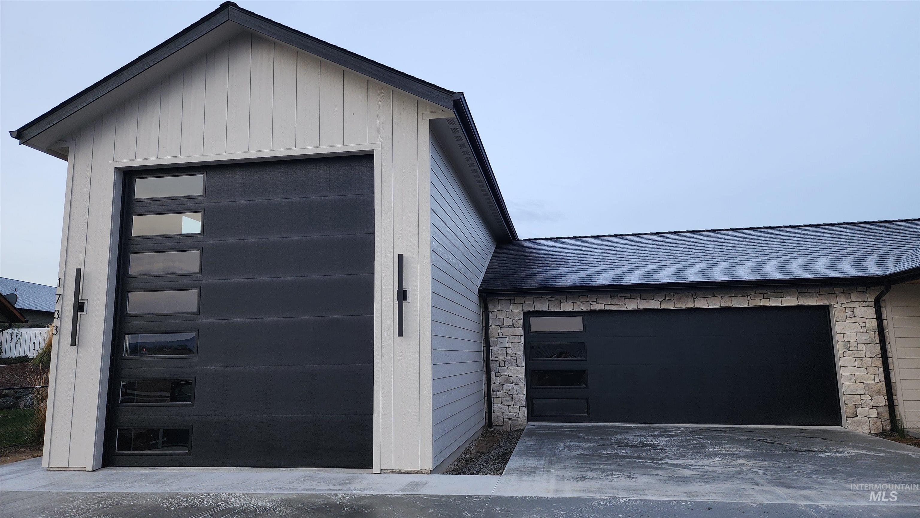 1733 Canyon Crest Way, Lewiston, Idaho 83501, 3 Bedrooms, 2.5 Bathrooms, Residential For Sale, Price $595,000, 98968484