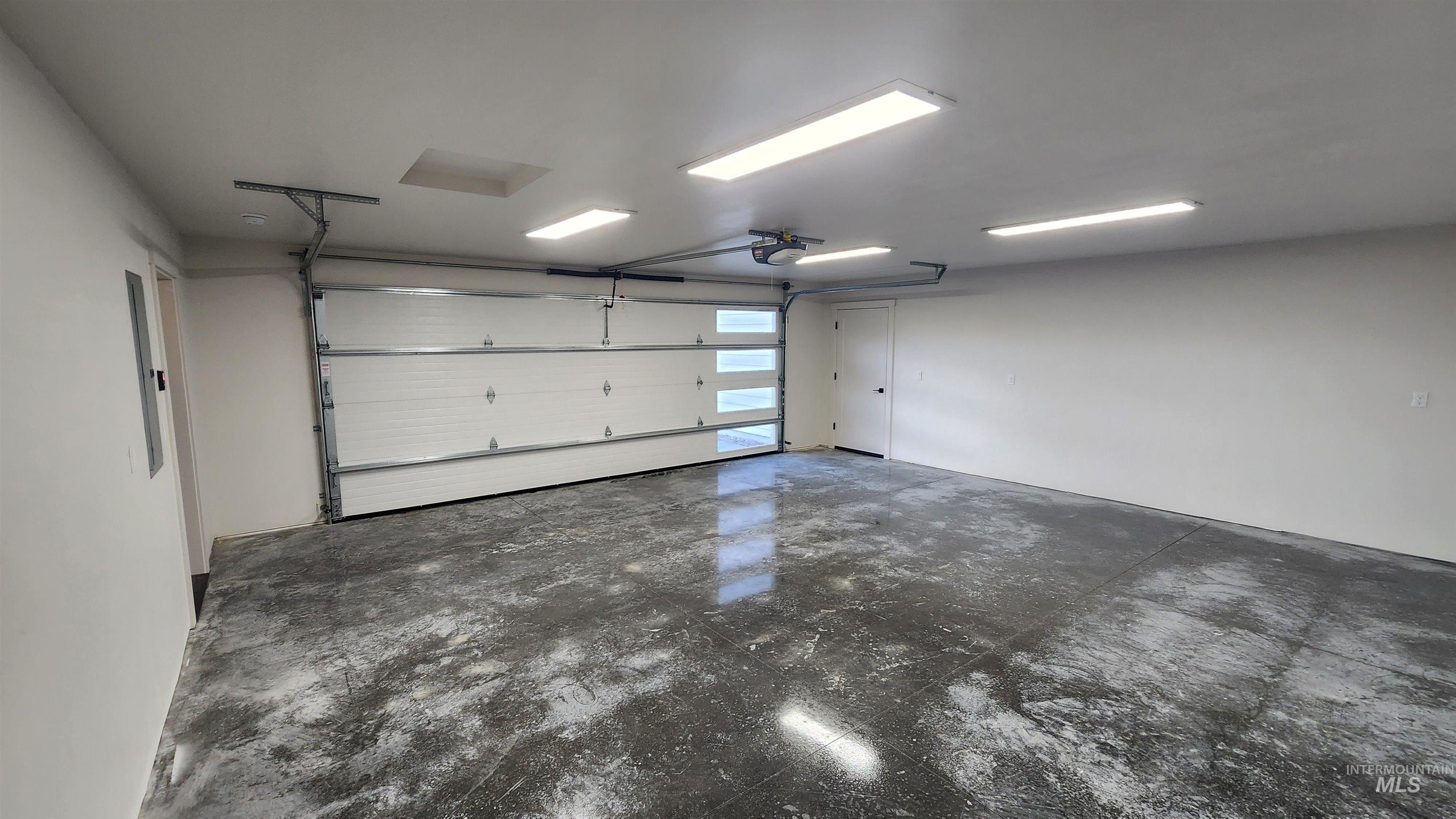 1733 Canyon Crest Way, Lewiston, Idaho 83501, 3 Bedrooms, 2.5 Bathrooms, Residential For Sale, Price $595,000, 98968484