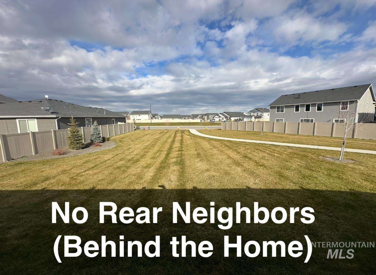 View of yard with a residential view