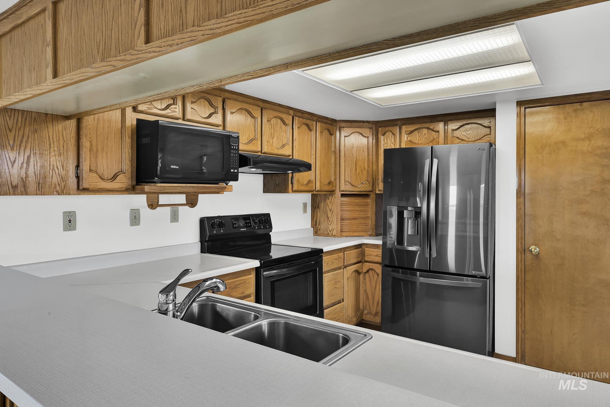 4675 SW Lark Dr, Mountain Home, Idaho 83647, 3 Bedrooms, 2 Bathrooms, Residential For Sale, Price $865,000, 98968503