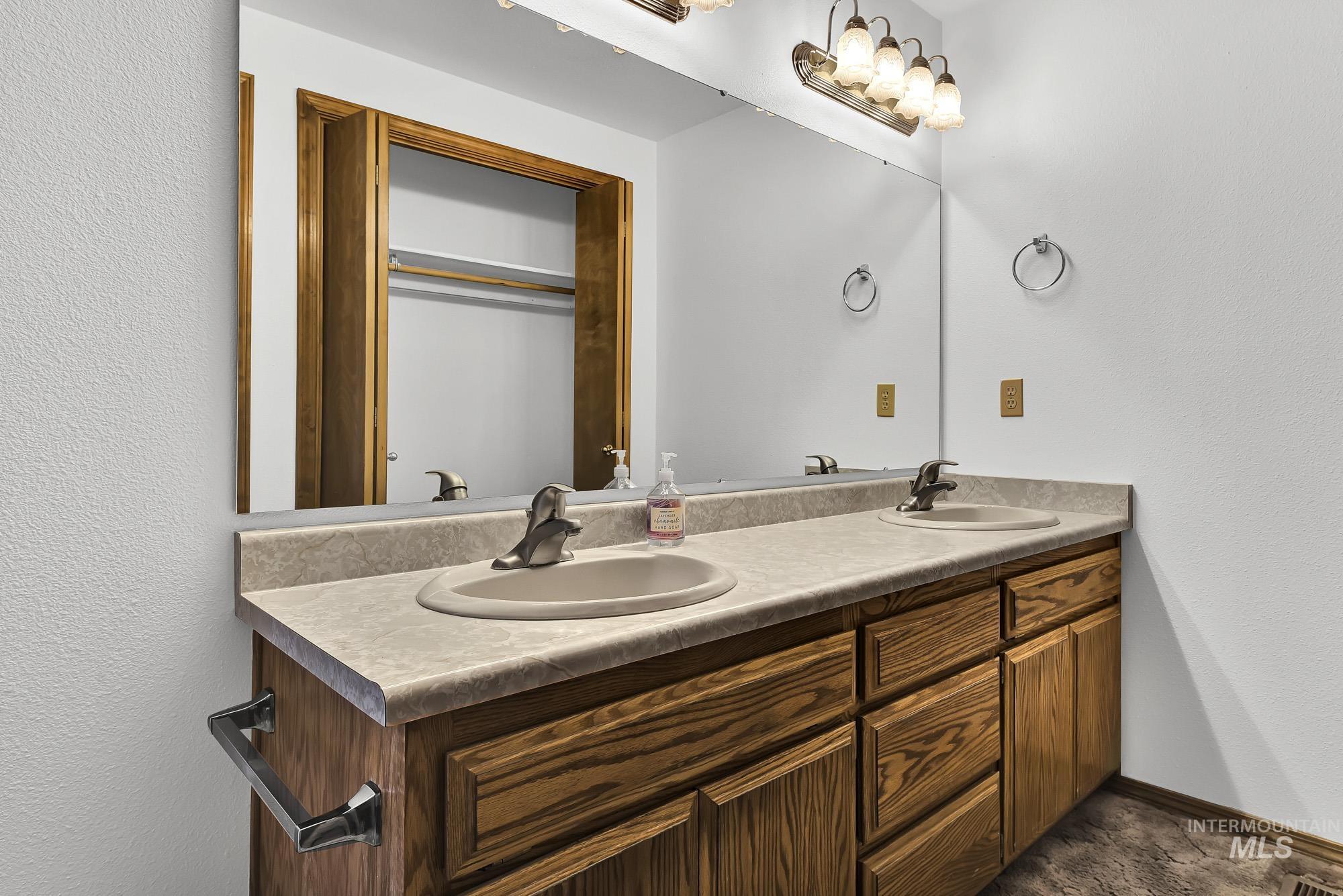 4675 SW Lark Dr, Mountain Home, Idaho 83647, 3 Bedrooms, 2 Bathrooms, Residential For Sale, Price $865,000, 98968503