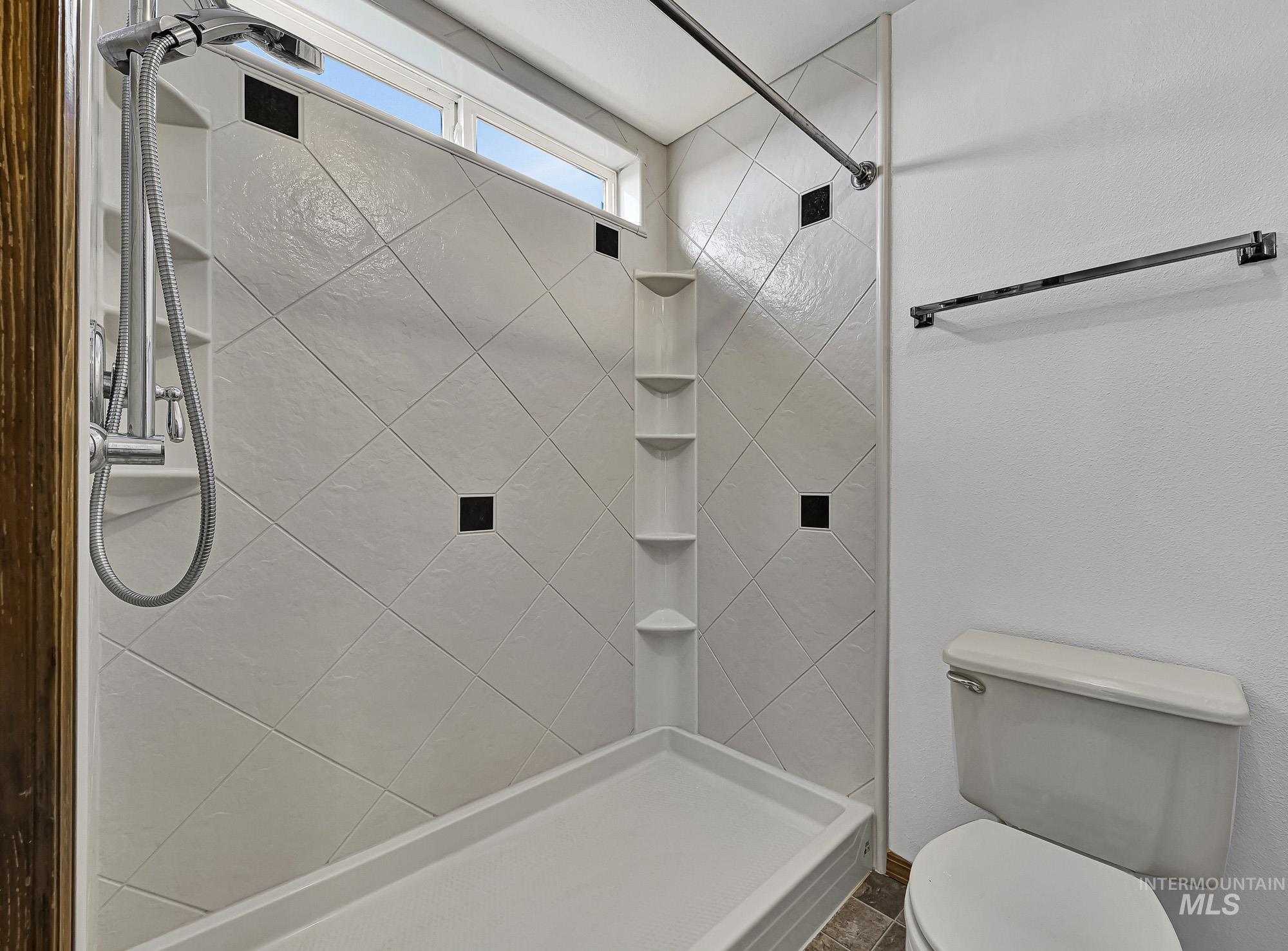 4675 SW Lark Dr, Mountain Home, Idaho 83647, 3 Bedrooms, 2 Bathrooms, Residential For Sale, Price $865,000, 98968503