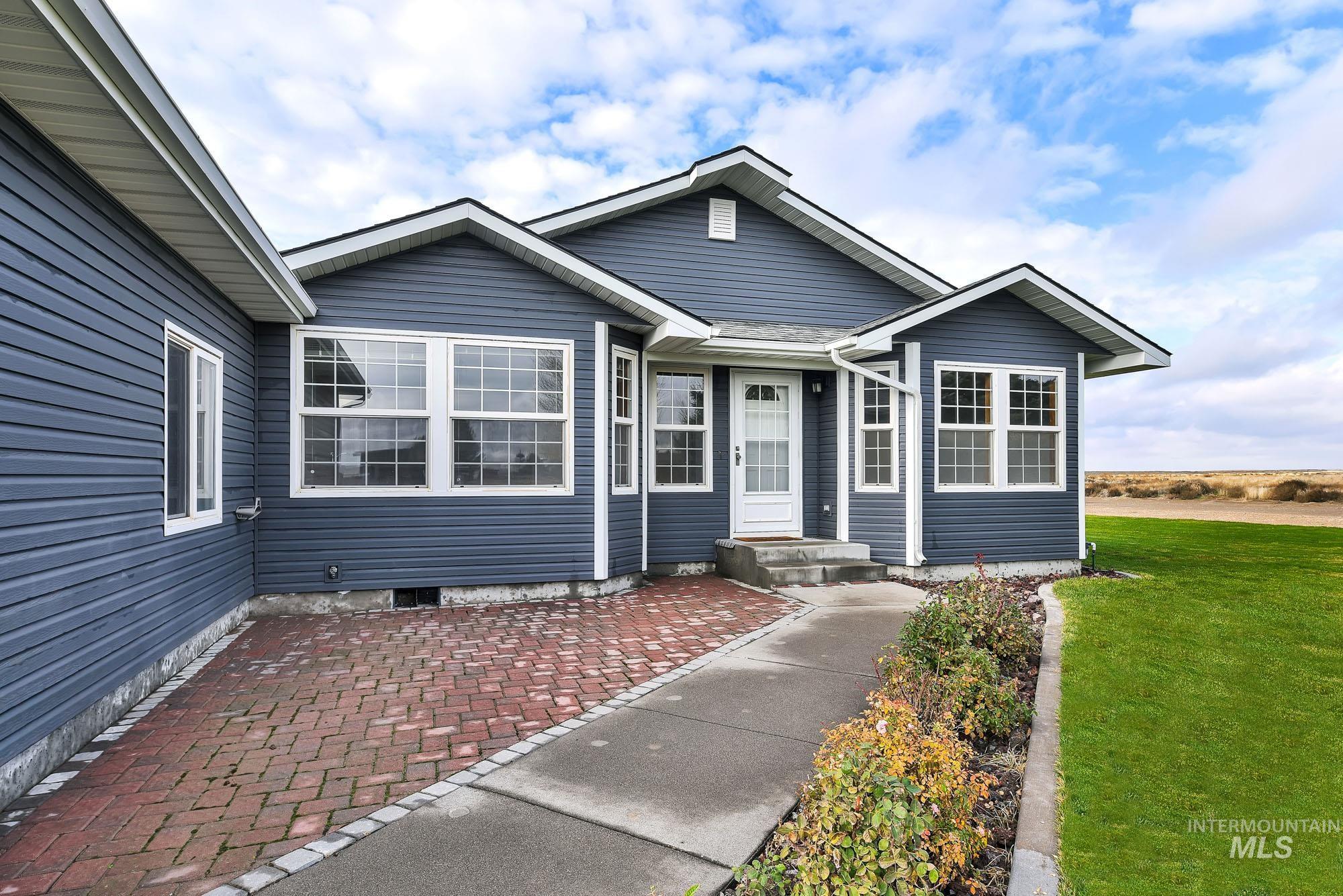 4675 SW Lark Dr, Mountain Home, Idaho 83647, 3 Bedrooms, 2 Bathrooms, Residential For Sale, Price $865,000, 98968503