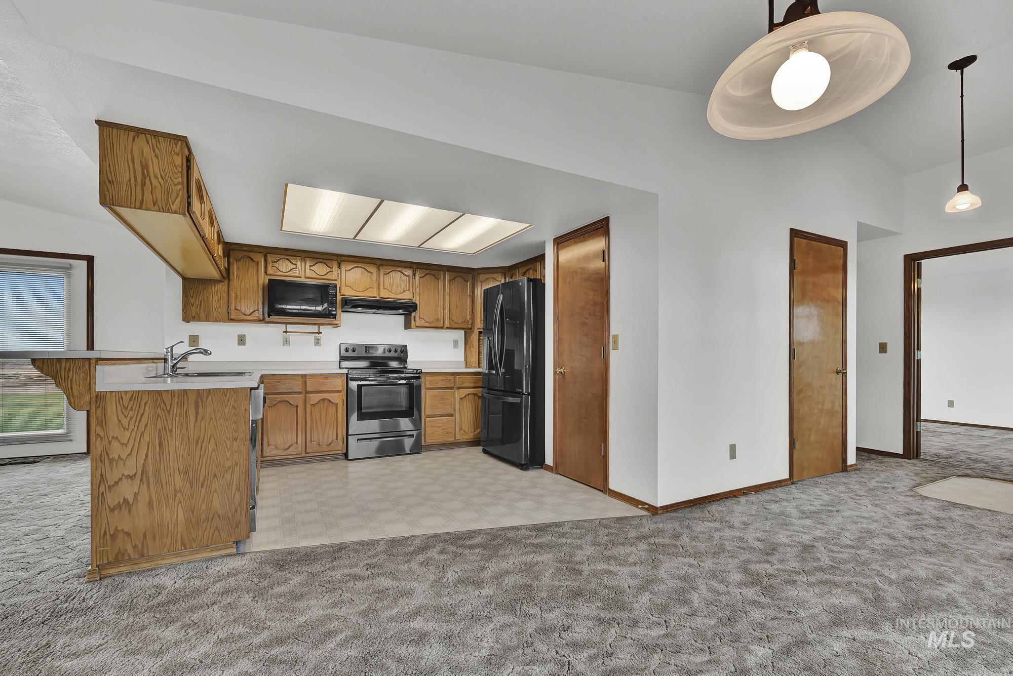 4675 SW Lark Dr, Mountain Home, Idaho 83647, 3 Bedrooms, 2 Bathrooms, Residential For Sale, Price $865,000, 98968503