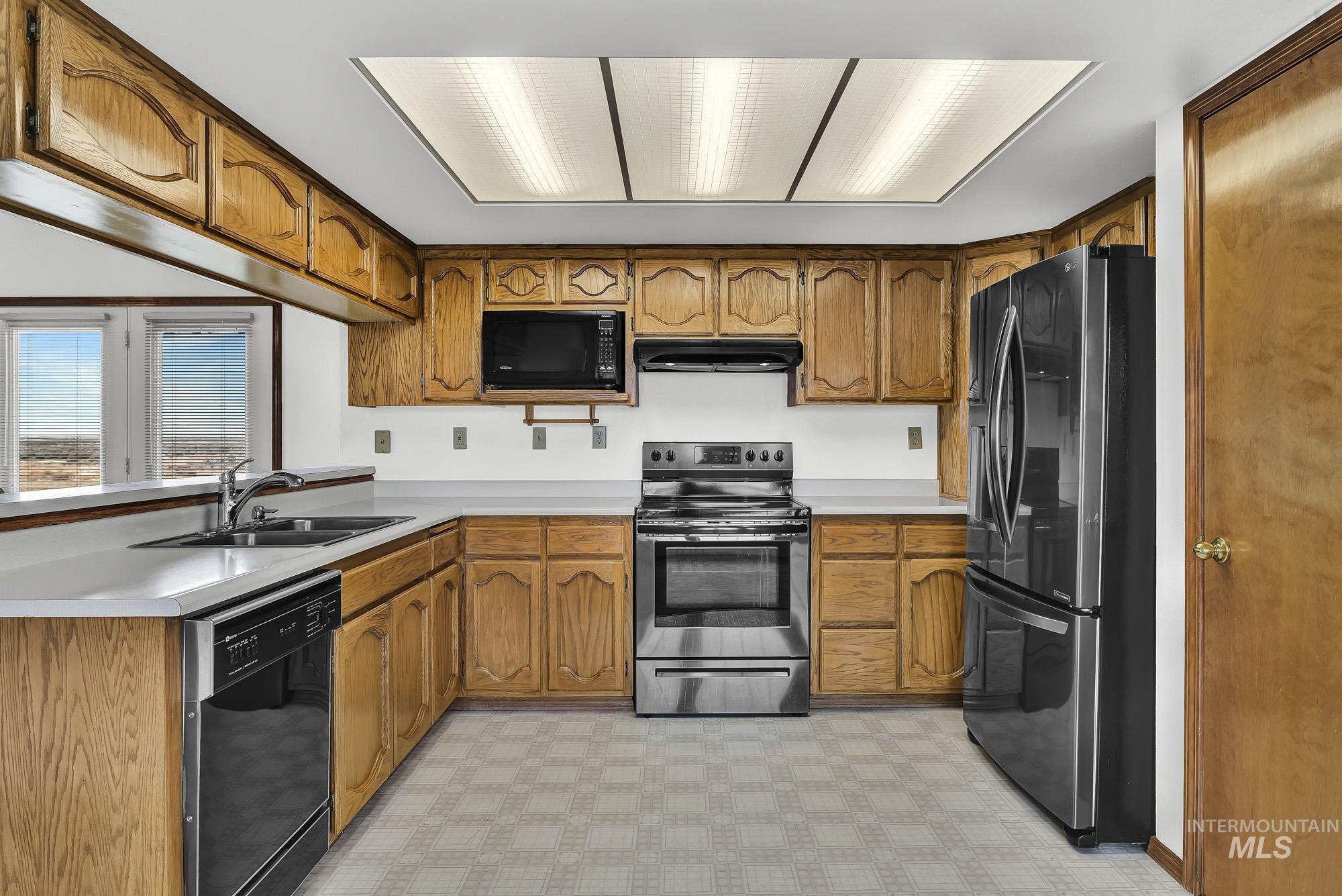 4675 SW Lark Dr, Mountain Home, Idaho 83647, 3 Bedrooms, 2 Bathrooms, Residential For Sale, Price $865,000, 98968503