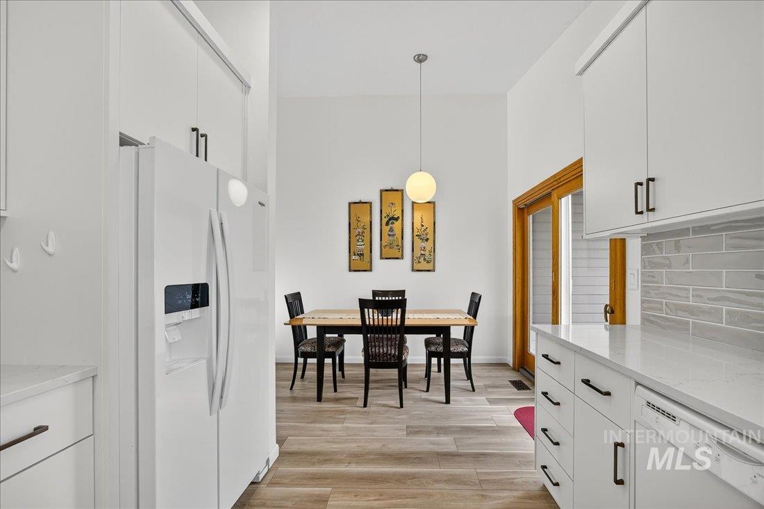 5672 W Drawbridge Dr., Boise, Idaho 83703, 3 Bedrooms, 2 Bathrooms, Residential For Sale, Price $455,000, 98968517