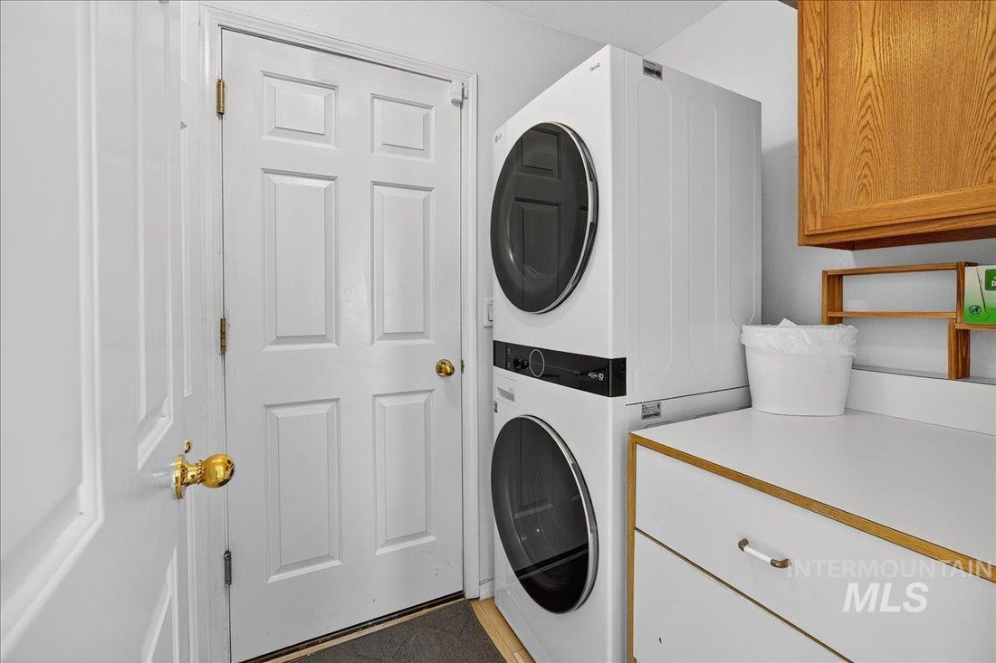 5672 W Drawbridge Dr., Boise, Idaho 83703, 3 Bedrooms, 2 Bathrooms, Residential For Sale, Price $455,000, 98968517