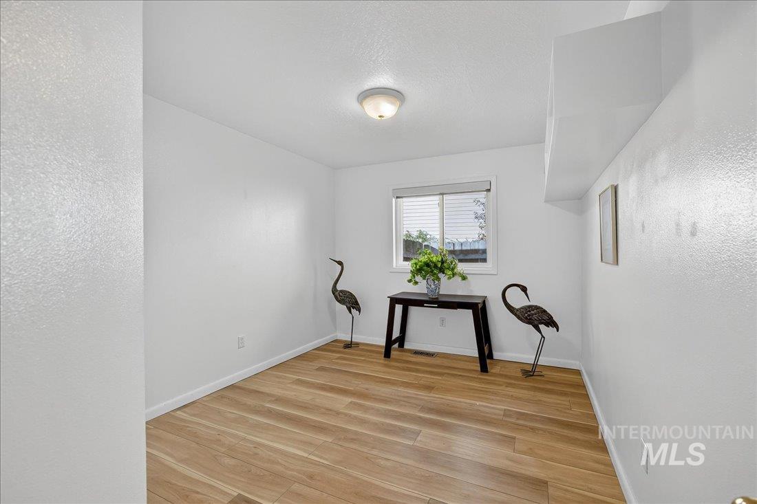 5672 W Drawbridge Dr., Boise, Idaho 83703, 3 Bedrooms, 2 Bathrooms, Residential For Sale, Price $455,000, 98968517