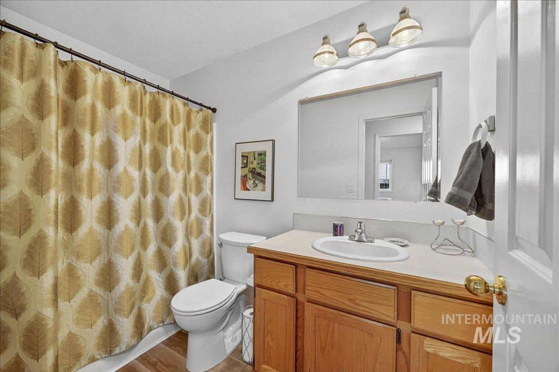 5672 W Drawbridge Dr., Boise, Idaho 83703, 3 Bedrooms, 2 Bathrooms, Residential For Sale, Price $455,000, 98968517