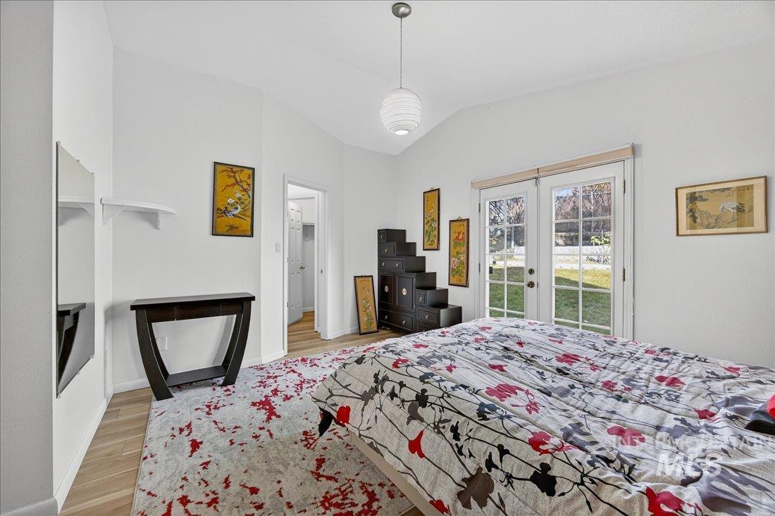 5672 W Drawbridge Dr., Boise, Idaho 83703, 3 Bedrooms, 2 Bathrooms, Residential For Sale, Price $455,000, 98968517