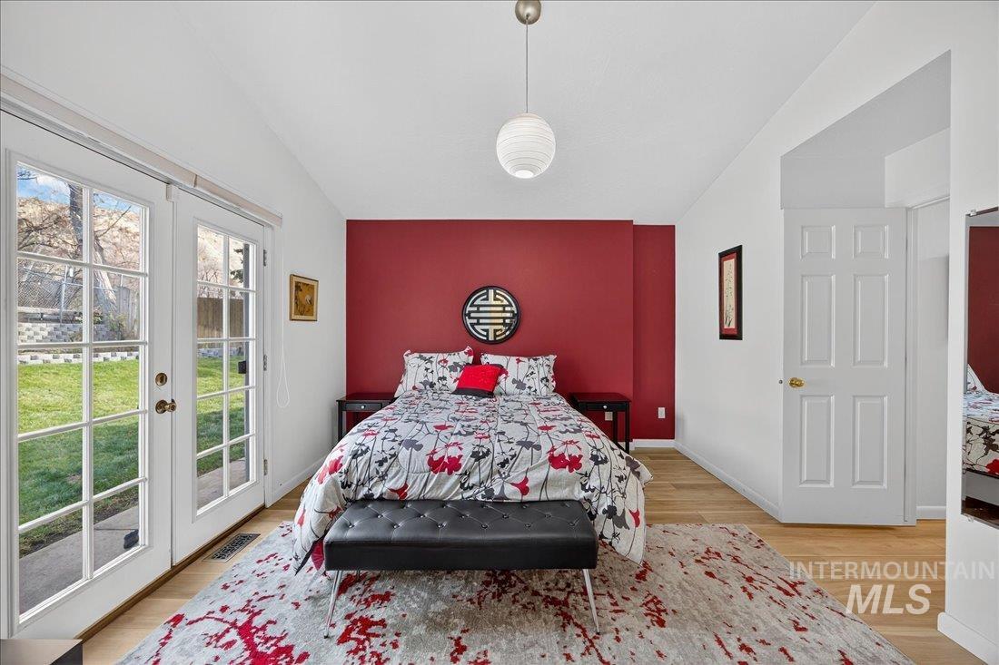 5672 W Drawbridge Dr., Boise, Idaho 83703, 3 Bedrooms, 2 Bathrooms, Residential For Sale, Price $455,000, 98968517