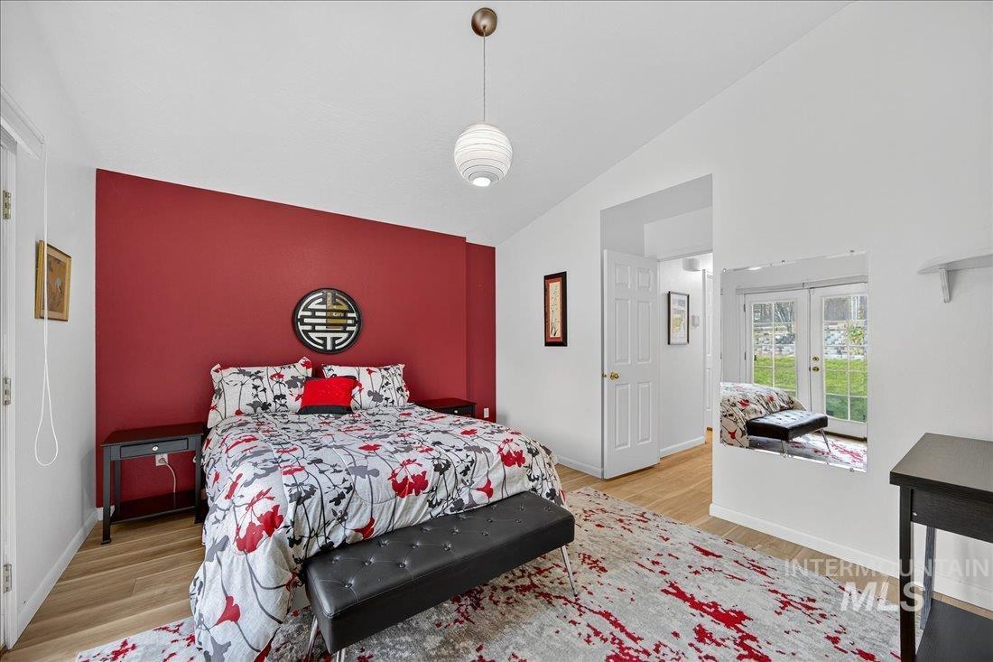 5672 W Drawbridge Dr., Boise, Idaho 83703, 3 Bedrooms, 2 Bathrooms, Residential For Sale, Price $455,000, 98968517