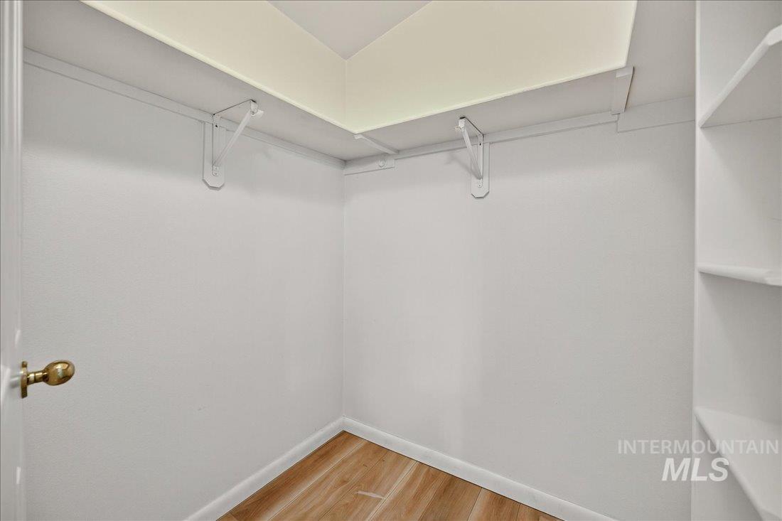 5672 W Drawbridge Dr., Boise, Idaho 83703, 3 Bedrooms, 2 Bathrooms, Residential For Sale, Price $455,000, 98968517