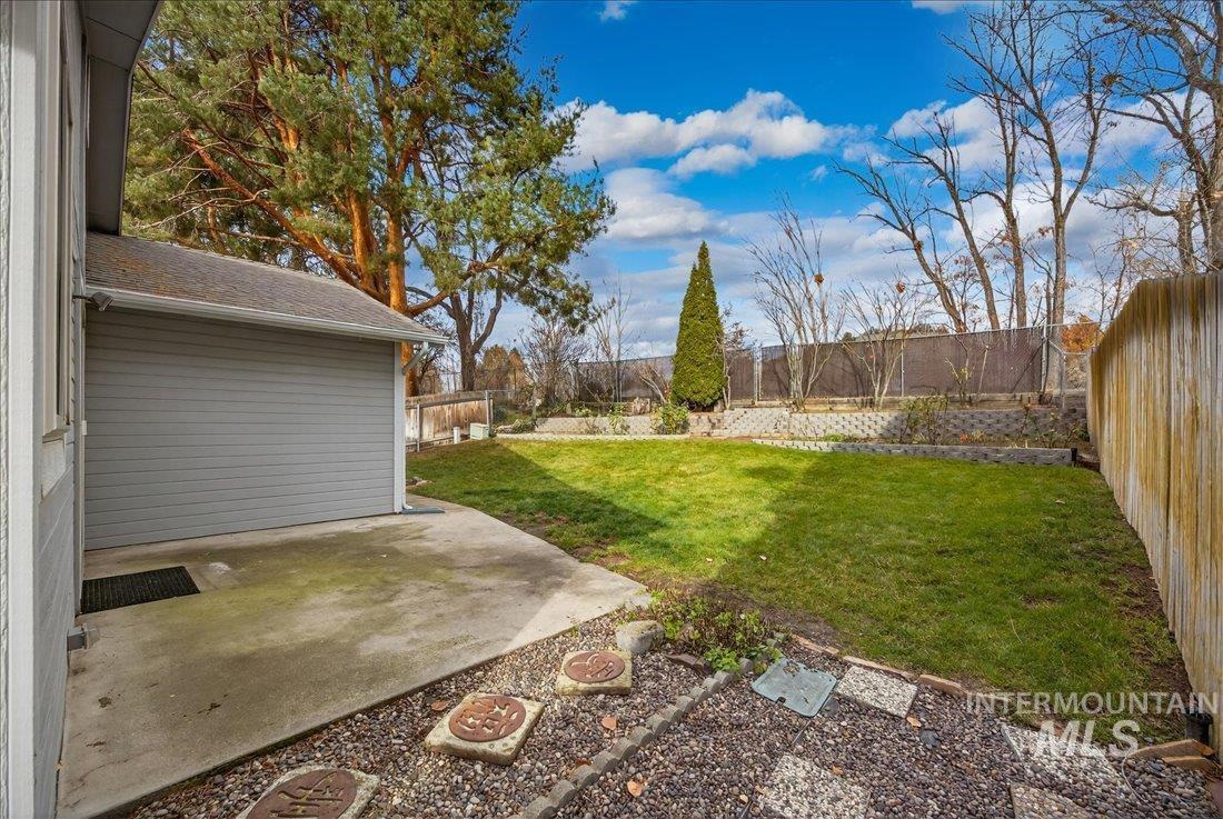 5672 W Drawbridge Dr., Boise, Idaho 83703, 3 Bedrooms, 2 Bathrooms, Residential For Sale, Price $455,000, 98968517