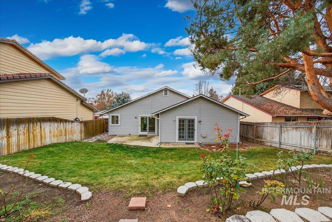 5672 W Drawbridge Dr., Boise, Idaho 83703, 3 Bedrooms, 2 Bathrooms, Residential For Sale, Price $455,000, 98968517