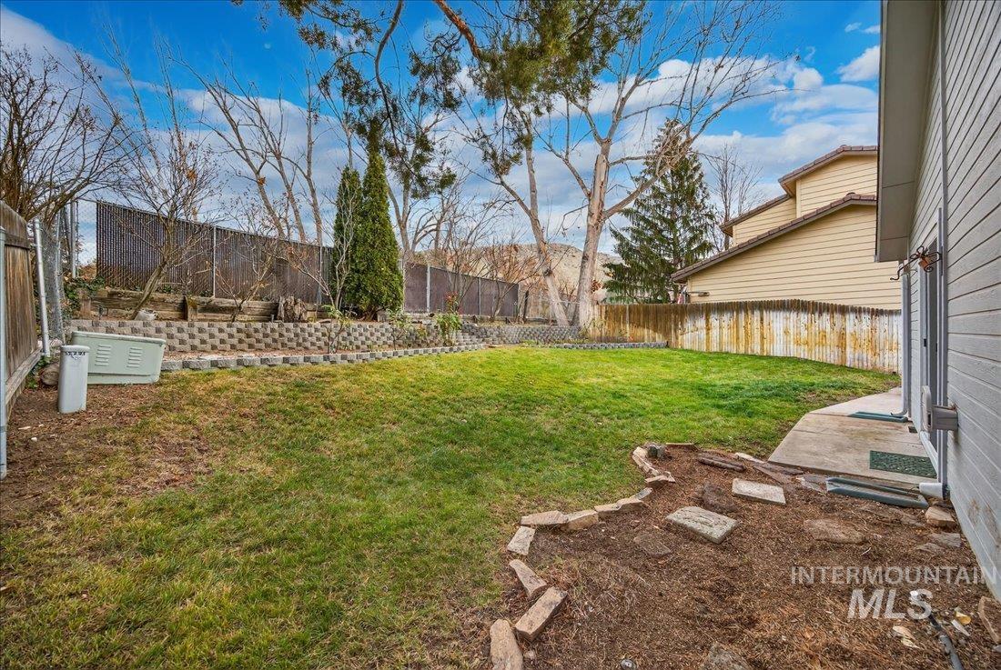 5672 W Drawbridge Dr., Boise, Idaho 83703, 3 Bedrooms, 2 Bathrooms, Residential For Sale, Price $455,000, 98968517