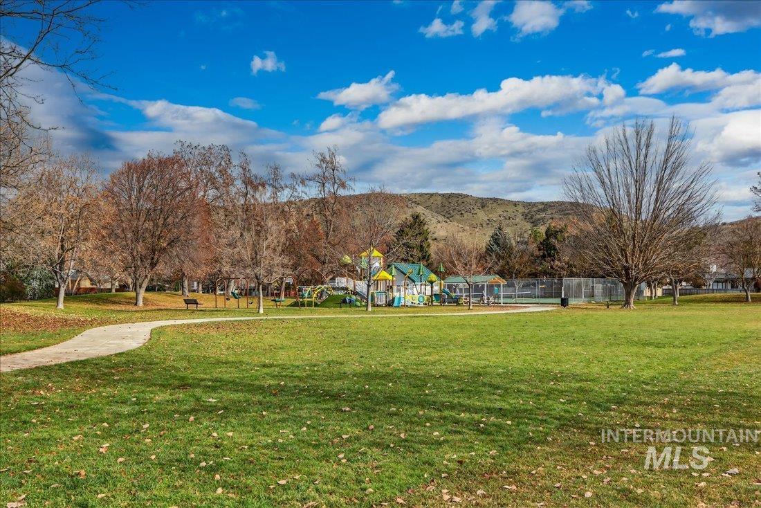 5672 W Drawbridge Dr., Boise, Idaho 83703, 3 Bedrooms, 2 Bathrooms, Residential For Sale, Price $455,000, 98968517