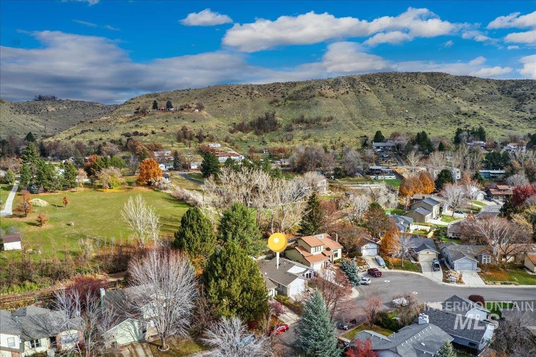 5672 W Drawbridge Dr., Boise, Idaho 83703, 3 Bedrooms, 2 Bathrooms, Residential For Sale, Price $455,000, 98968517